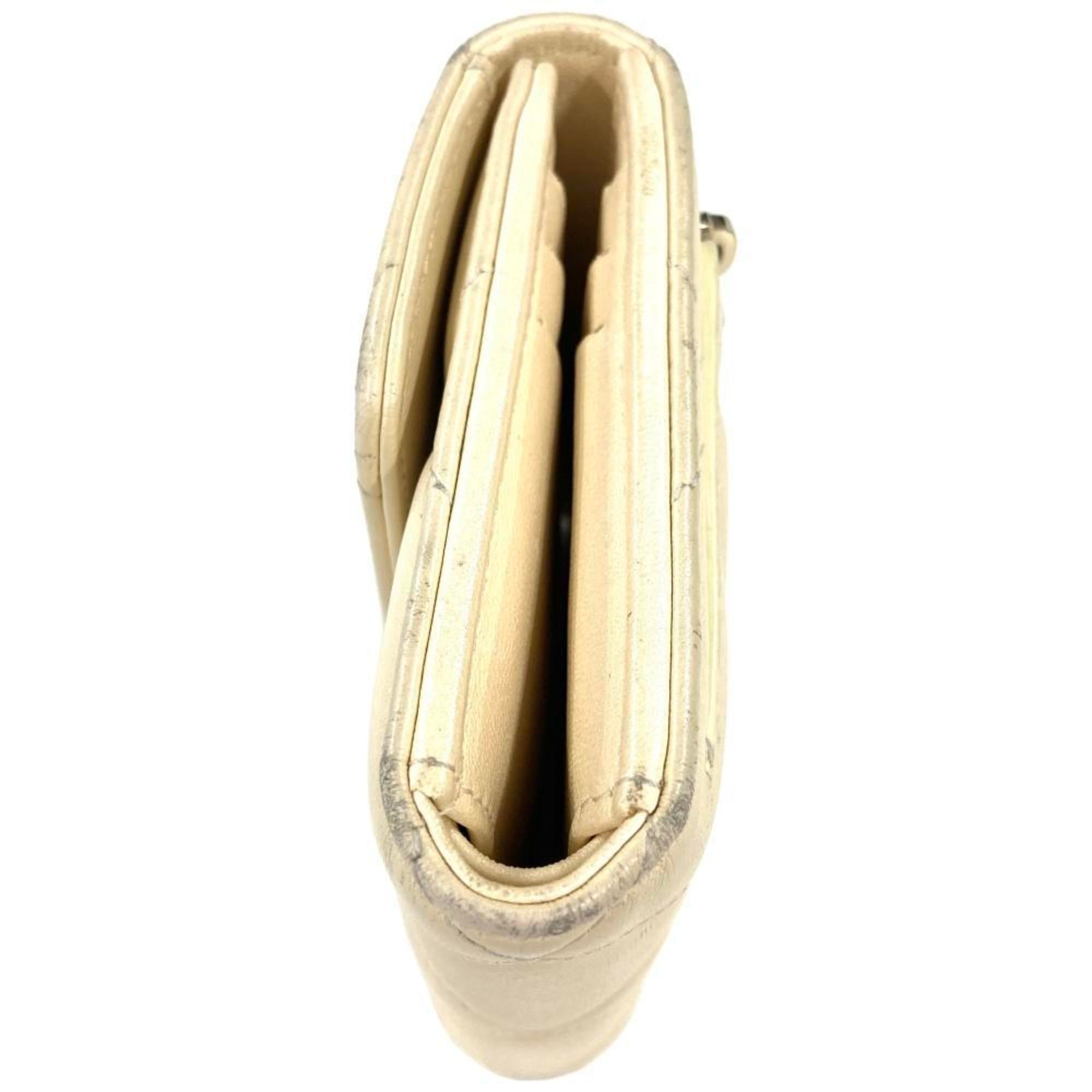 Chanel White Leather Wallet (Tri-Fold) (Pre-Owned)