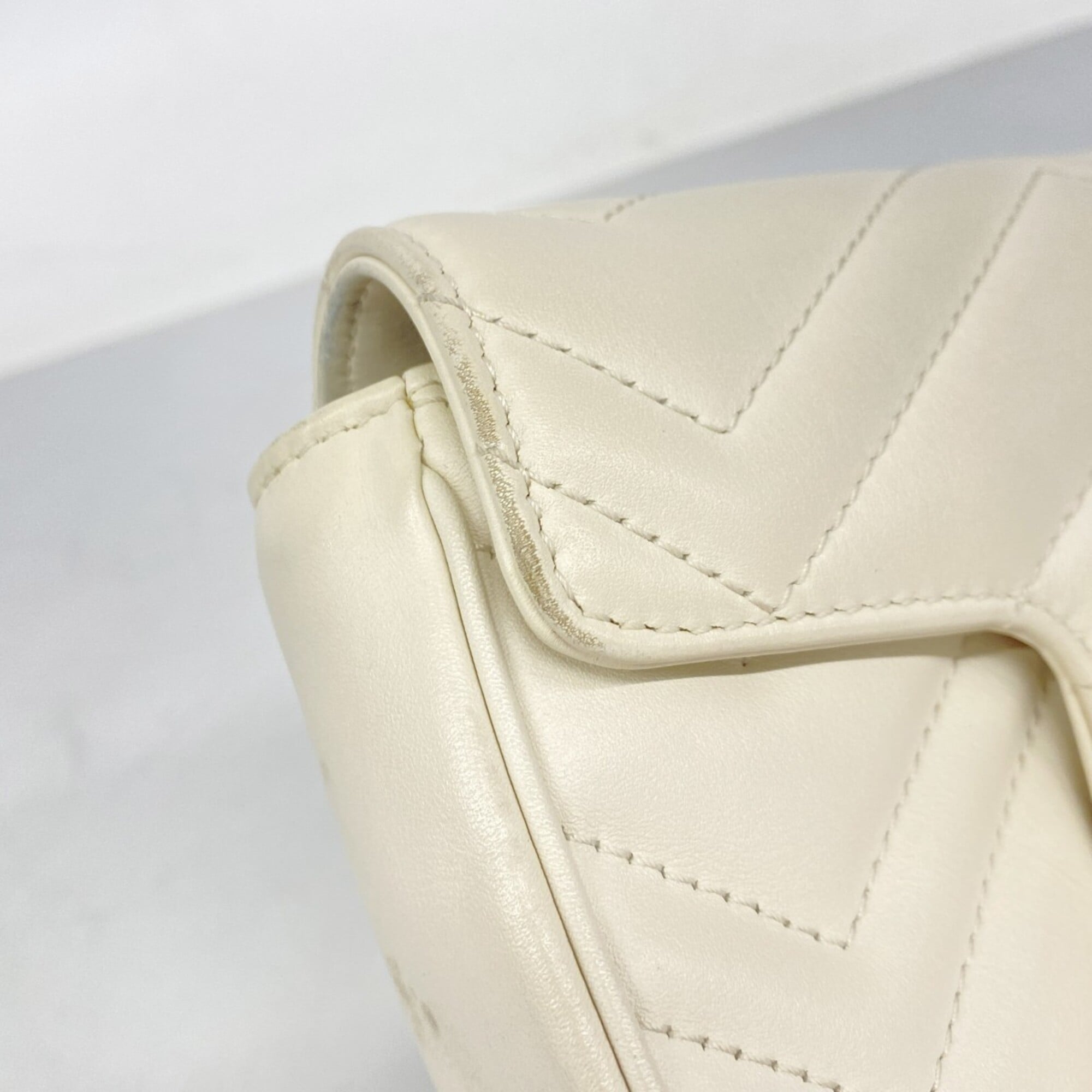 Gucci White Leather Shoulder Bag (Pre-Owned)