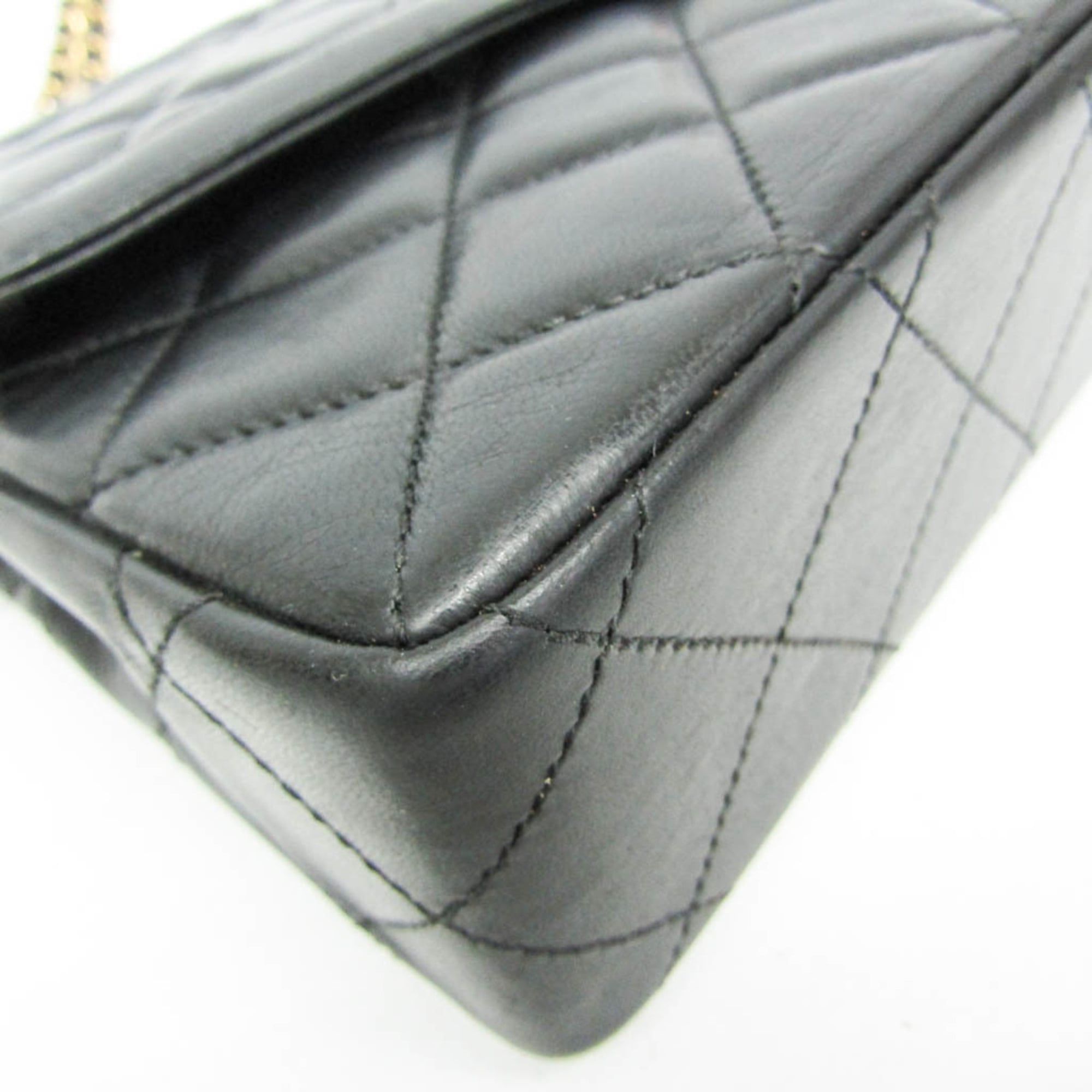 Chanel Matelasse Black Leather Shoulder Bag (Pre-Owned)