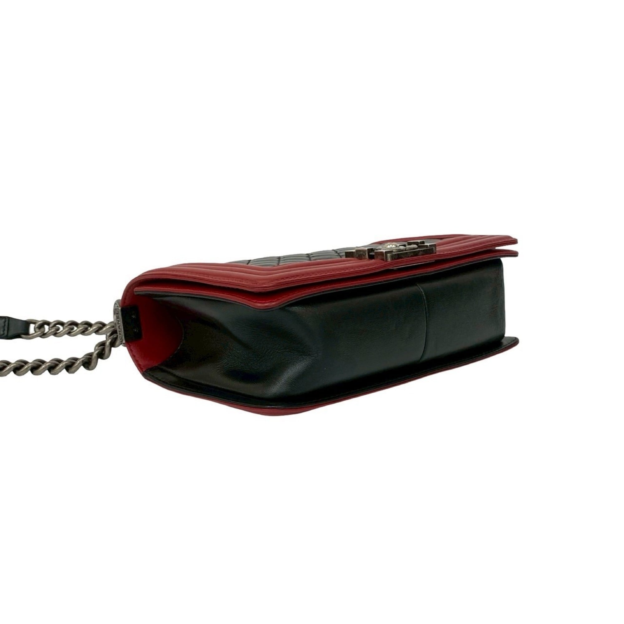 Chanel Black Red Color Leather Shoulder Bag (Pre-Owned)