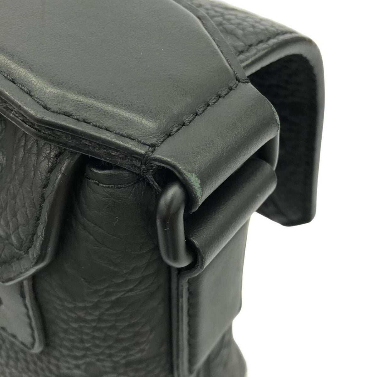 Louis Vuitton Taurillon Black Leather Shoulder Bag (Pre-Owned)