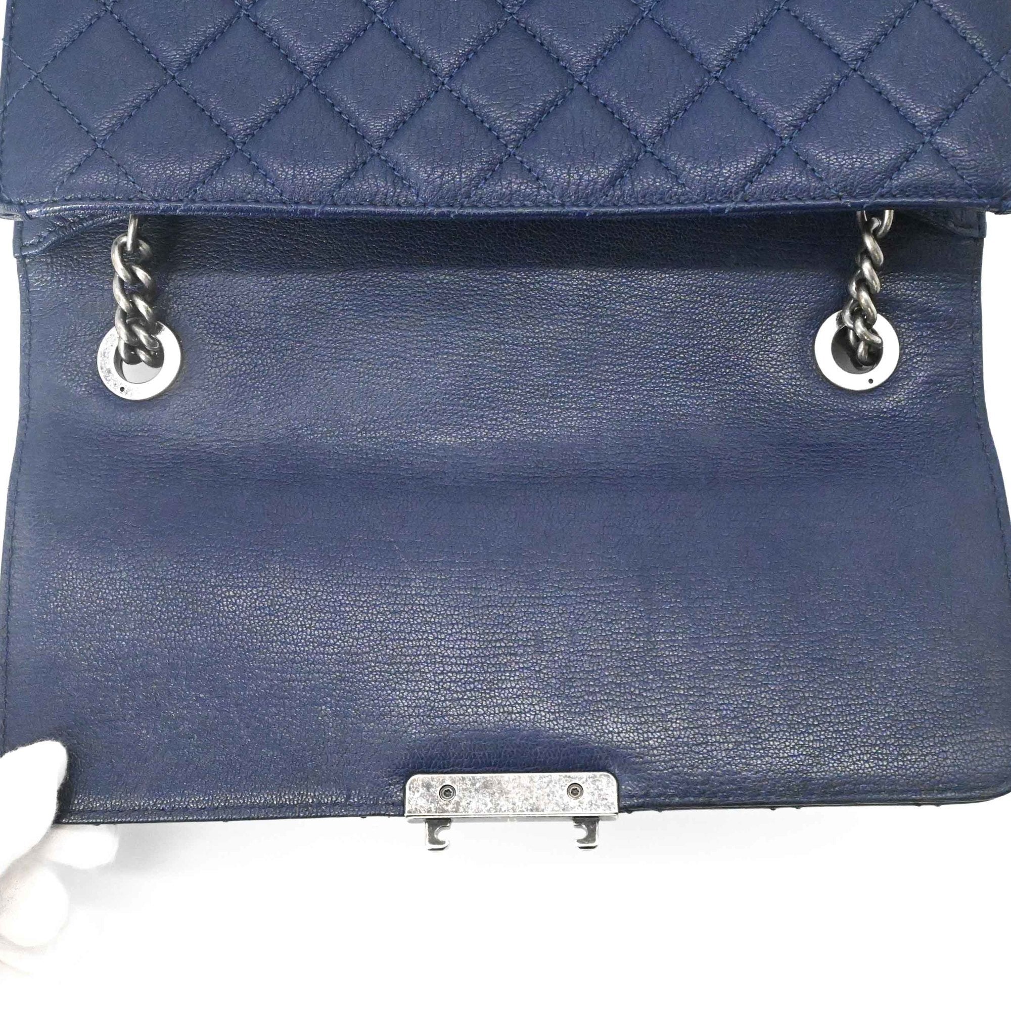 Chanel Navy Leather Handbag Shoulder Bag (Pre-Owned)