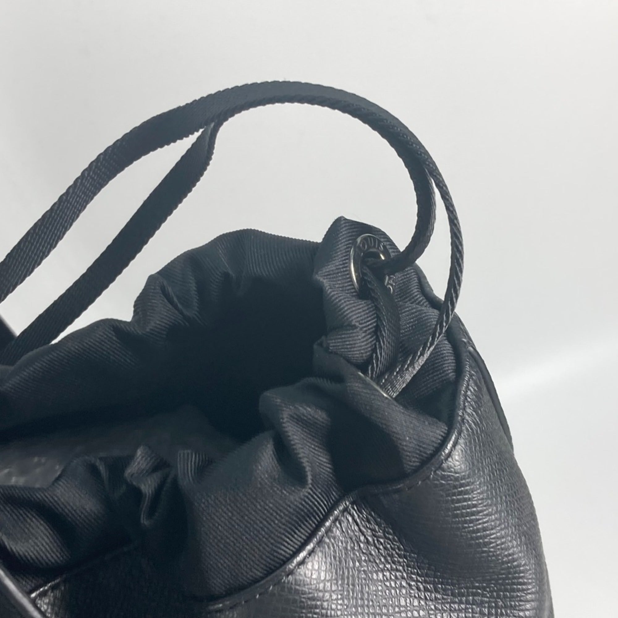 Louis Vuitton Black White Taiga Leather Pouch Shoulder Bag Tote Bag (Pre-Owned)