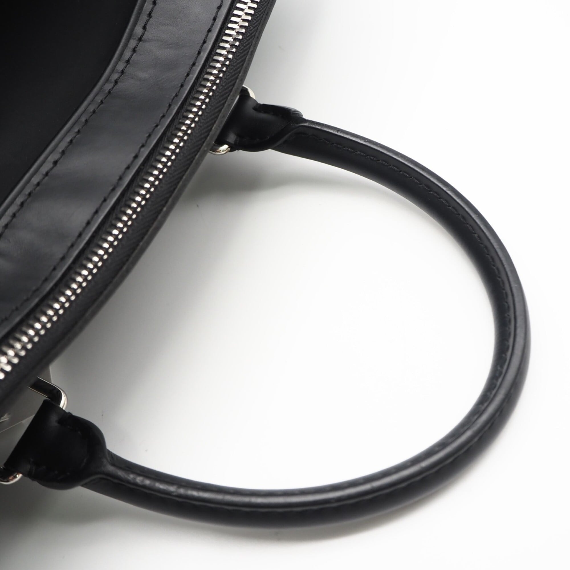 Fendi Navy Leather Clutch Bag (Pre-Owned)