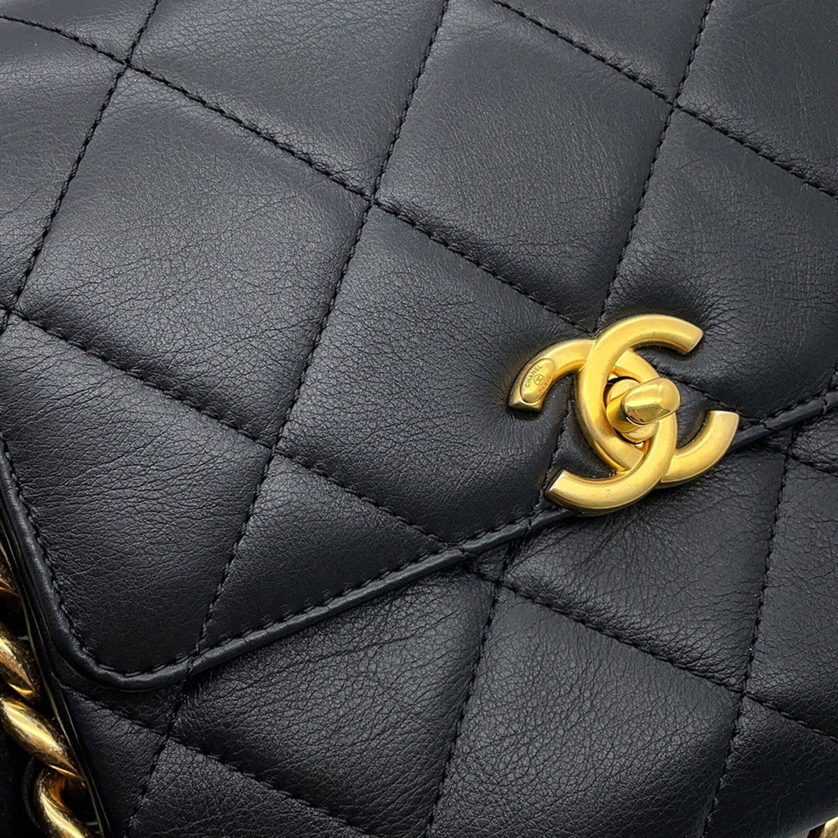 Chanel Matelasse Black Leather Handbag Shoulder Bag (Pre-Owned)