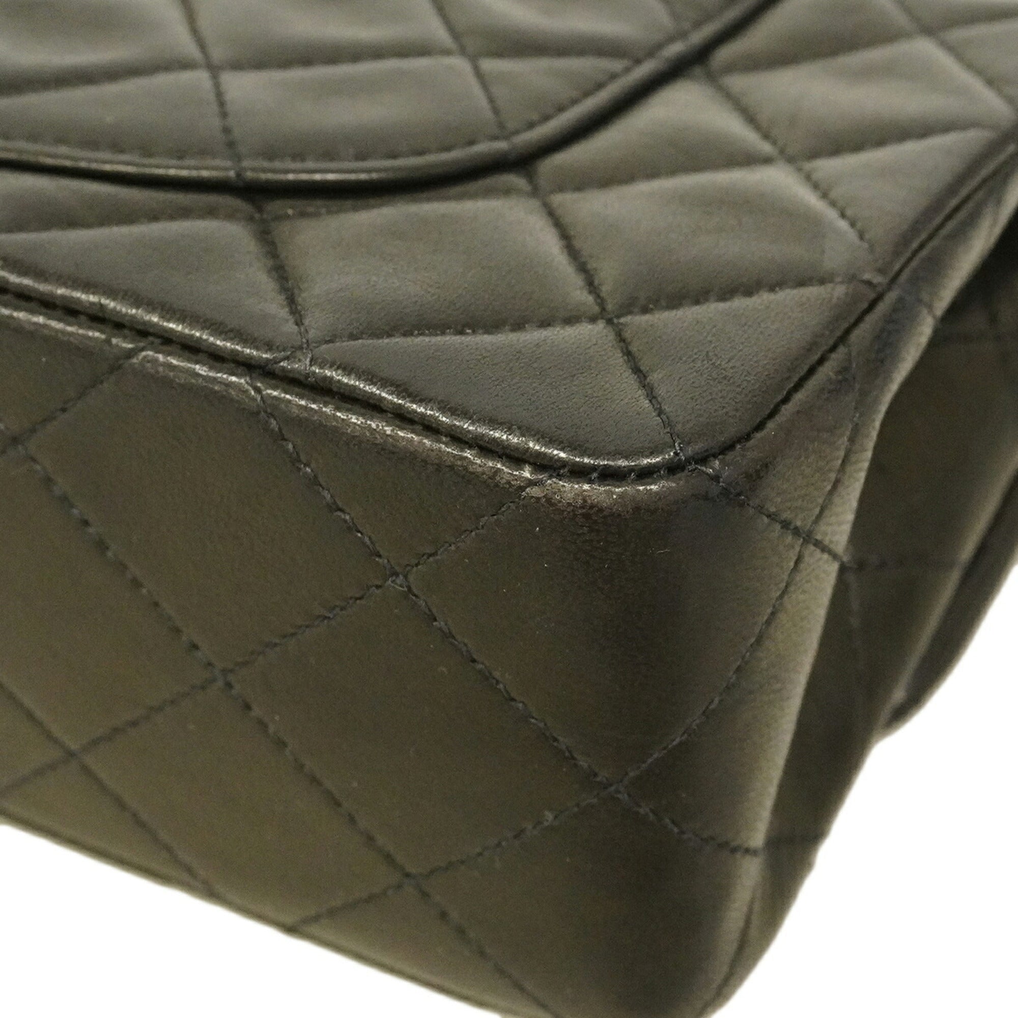 Chanel Black Leather Shoulder Bag (Pre-Owned)