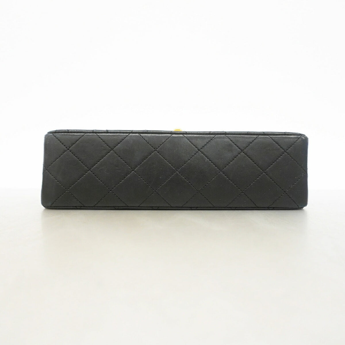 Chanel Black Leather Shoulder Bag (Pre-Owned)