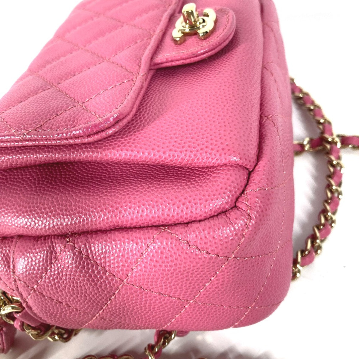 Chanel Pink Leather Shoulder Bag (Pre-Owned)