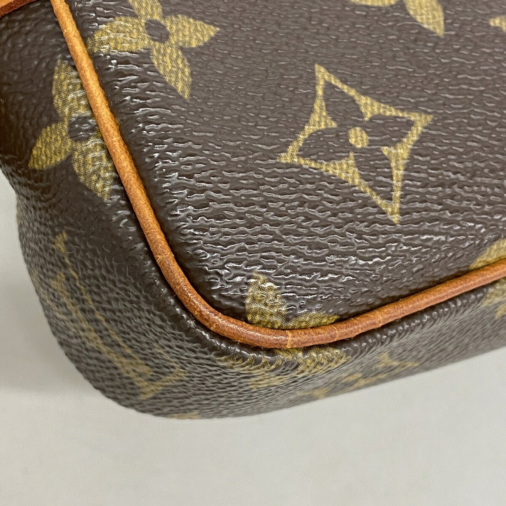 Louis Vuitton Brown Shoulder Bag (Pre-Owned)