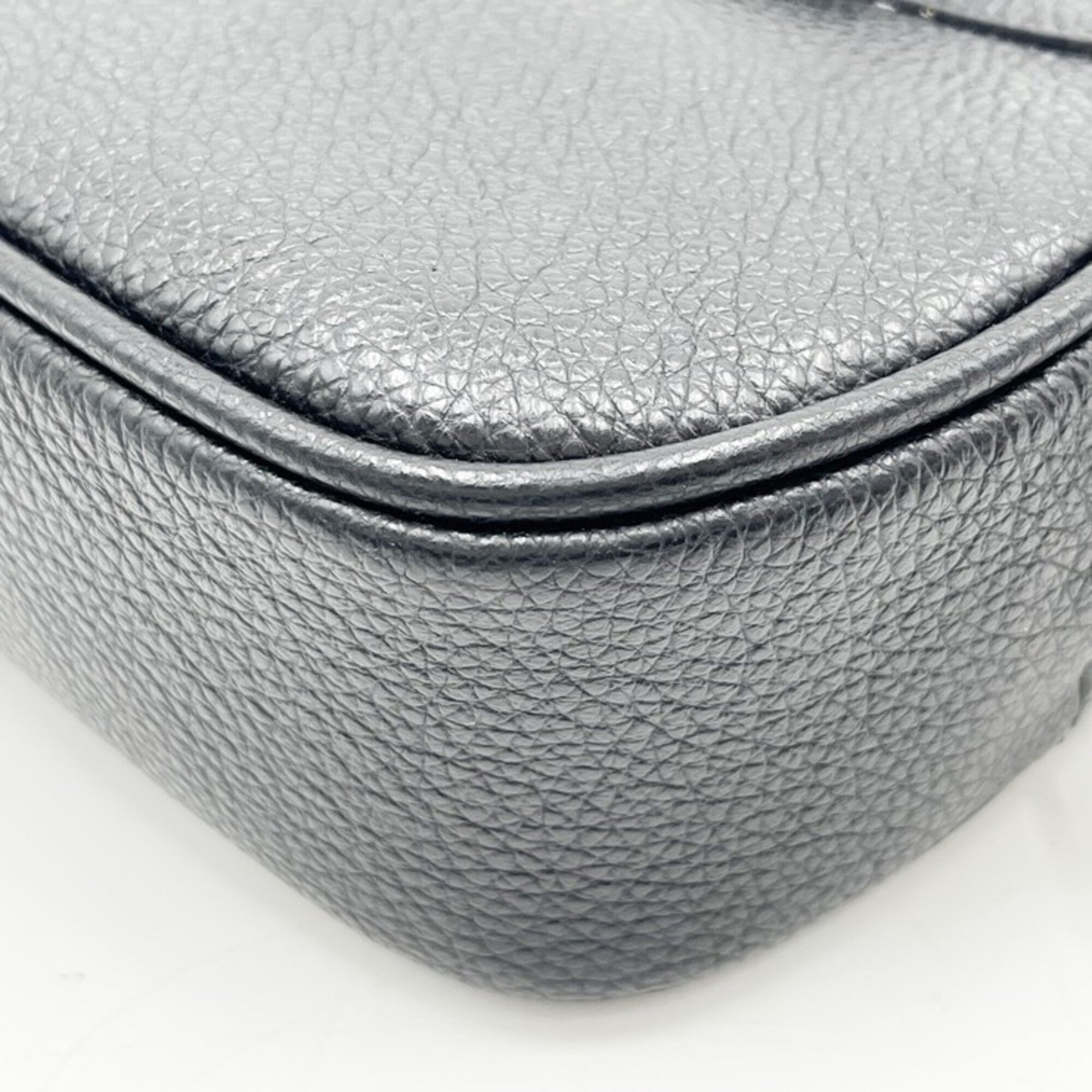 Salvatore Ferragamo Black Leather Shoulder Bag (Pre-Owned)