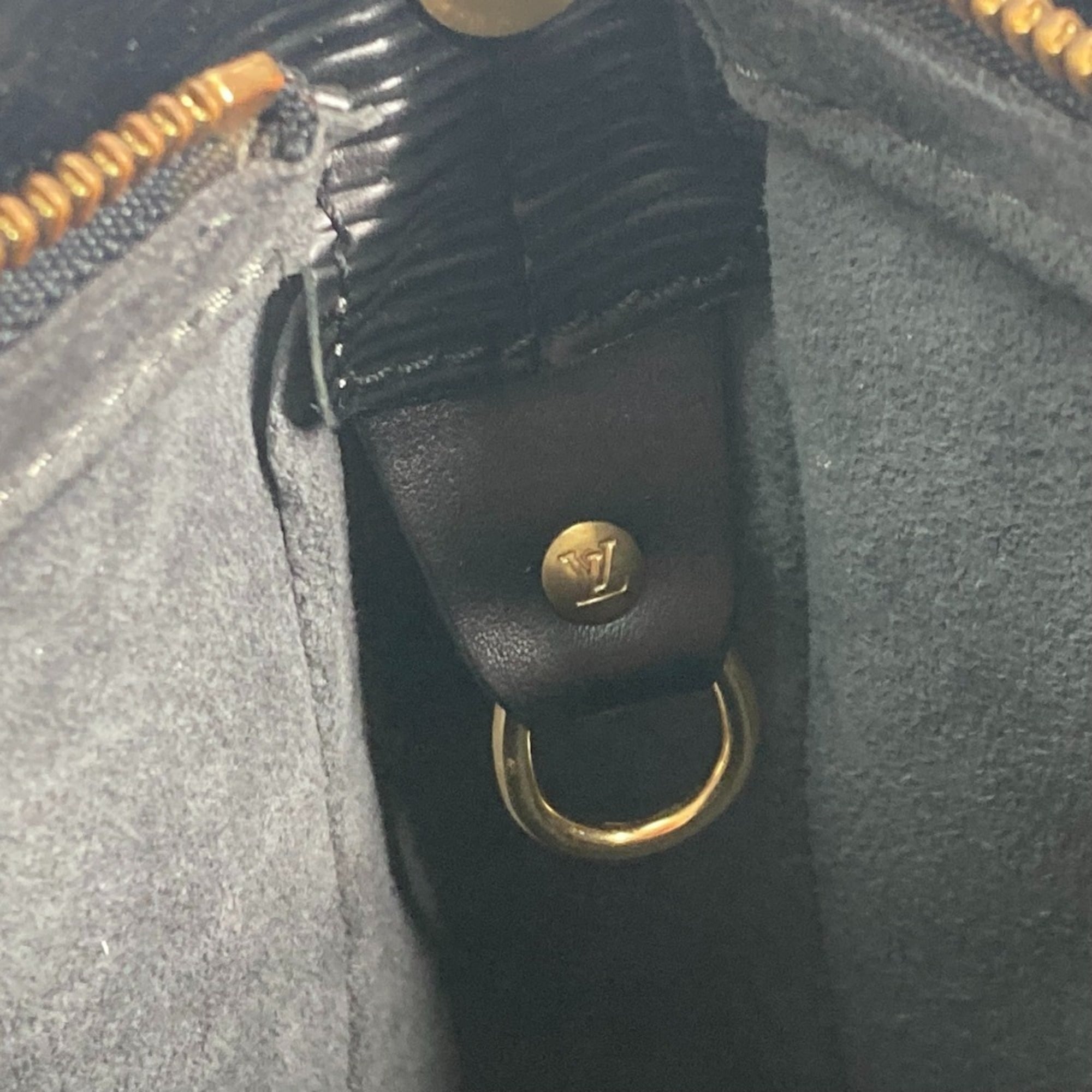 Louis Vuitton Epi Black Noir Epi Leather Shoulder Bag (Pre-Owned)