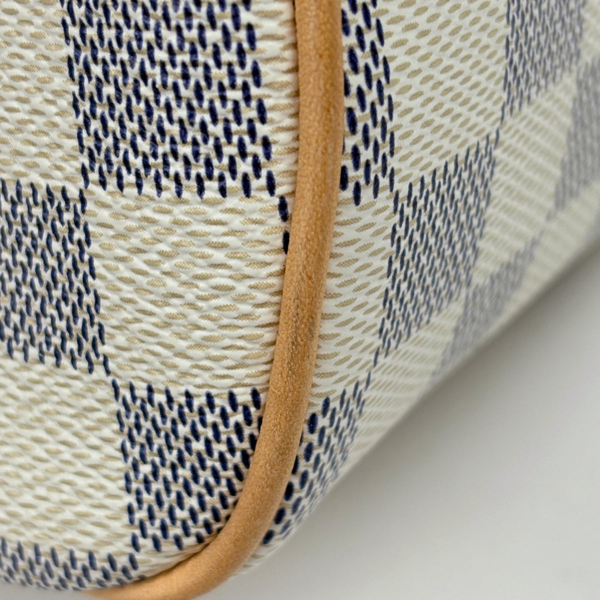 Louis Vuitton White Damier Azur Shoulder Bag (Pre-Owned)