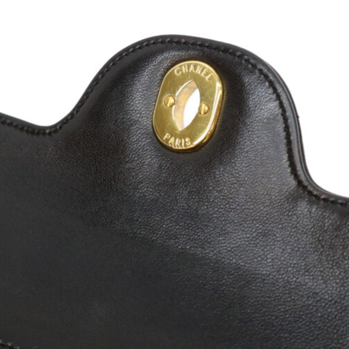 Chanel Black Leather Shoulder Bag (Pre-Owned)