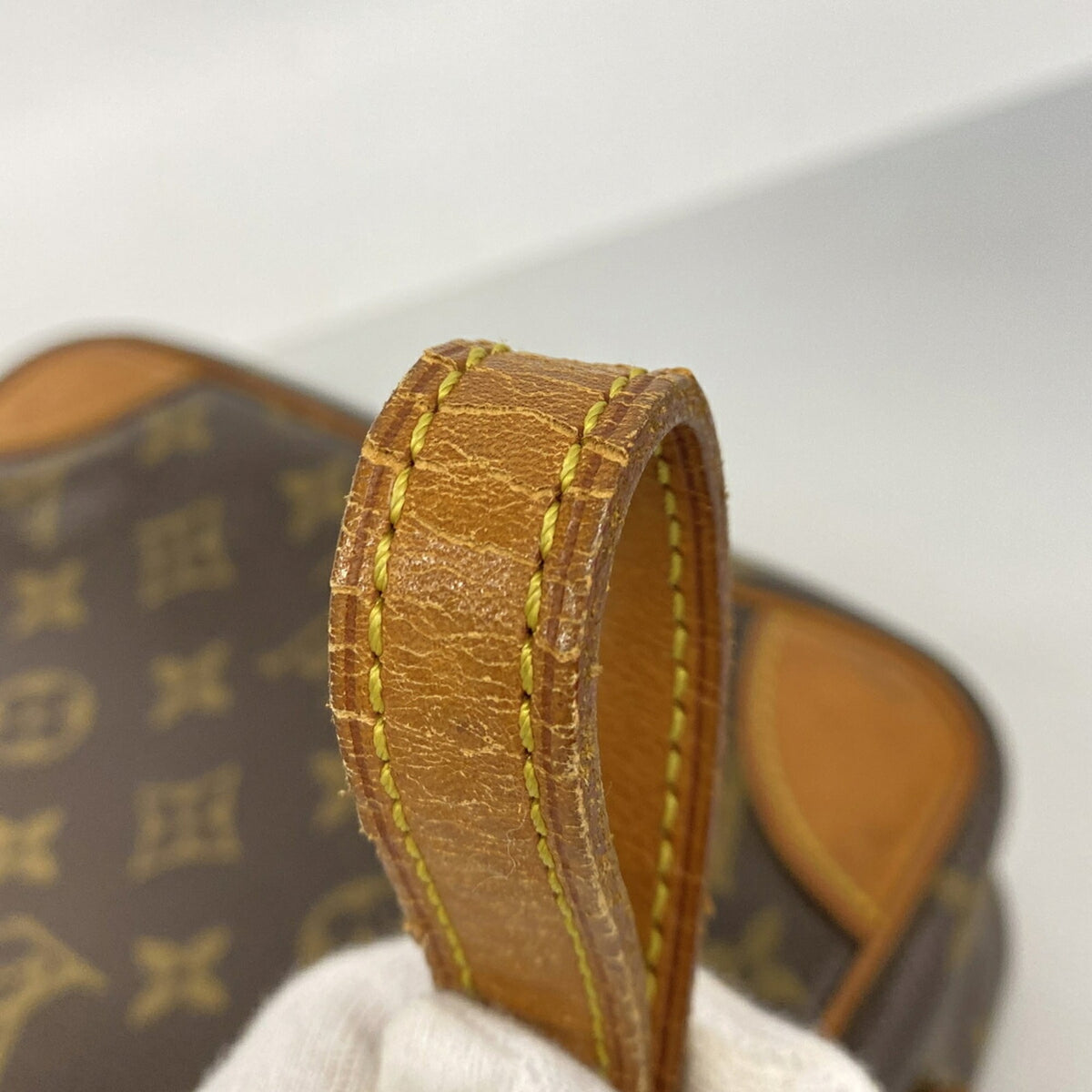 Louis Vuitton Brown Shoulder Bag (Pre-Owned)
