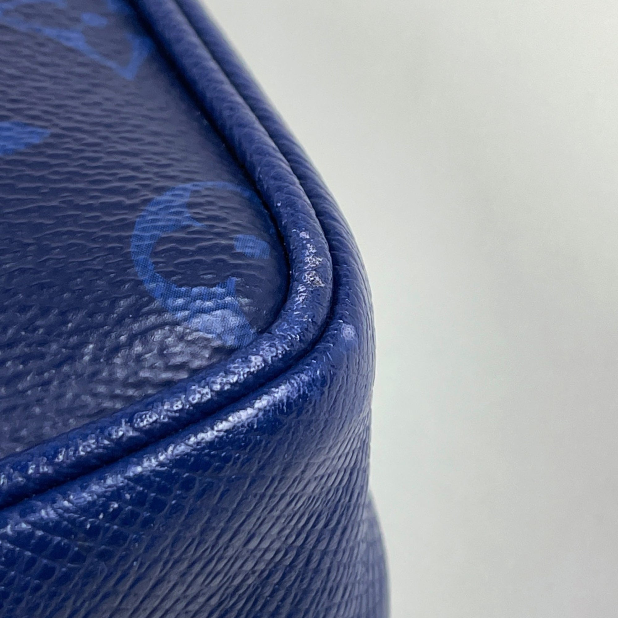 Louis Vuitton Cobalt Taigarama Shoulder Bag (Pre-Owned)