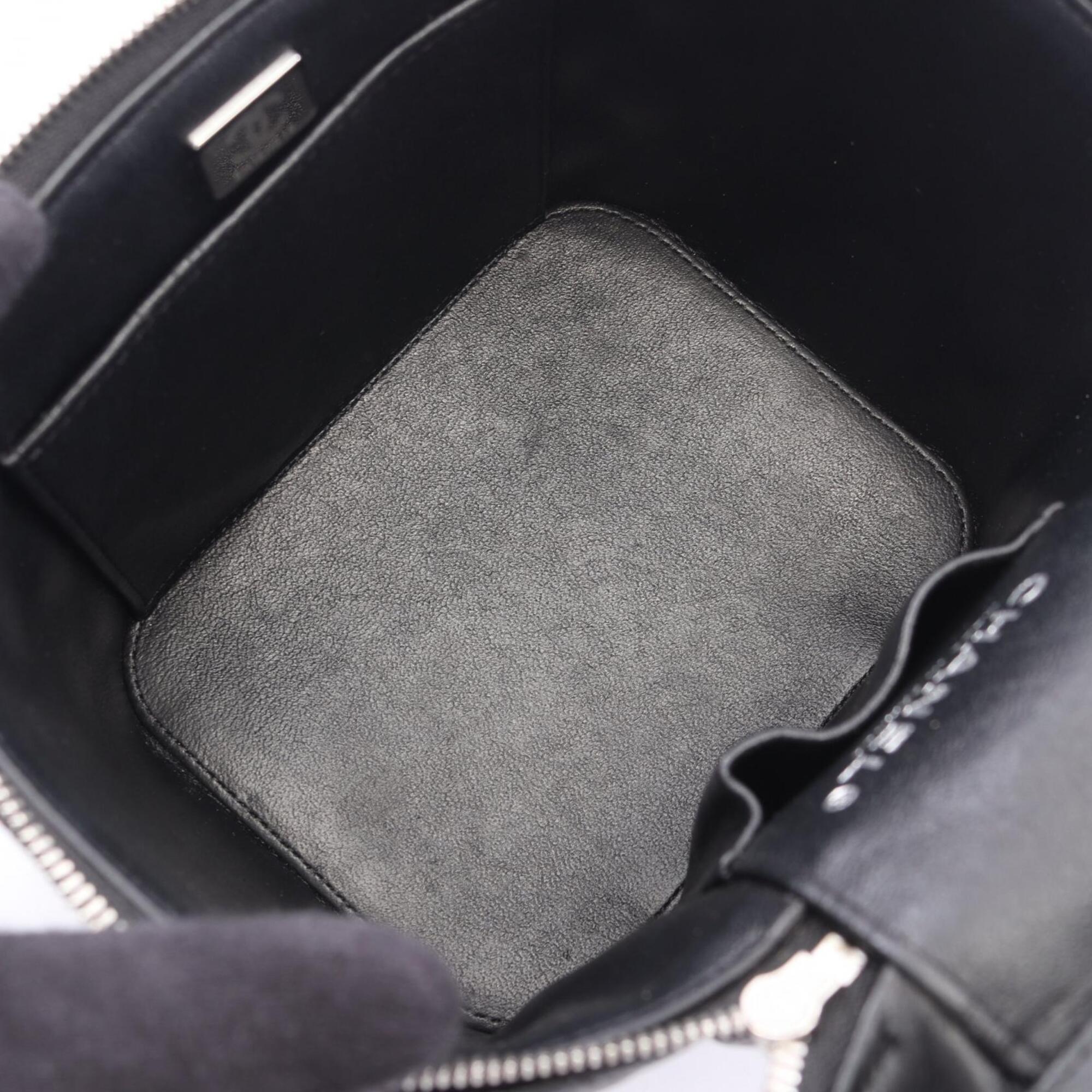 Chanel Black Grained Calfskin Handbag Shoulder Bag (Pre-Owned)
