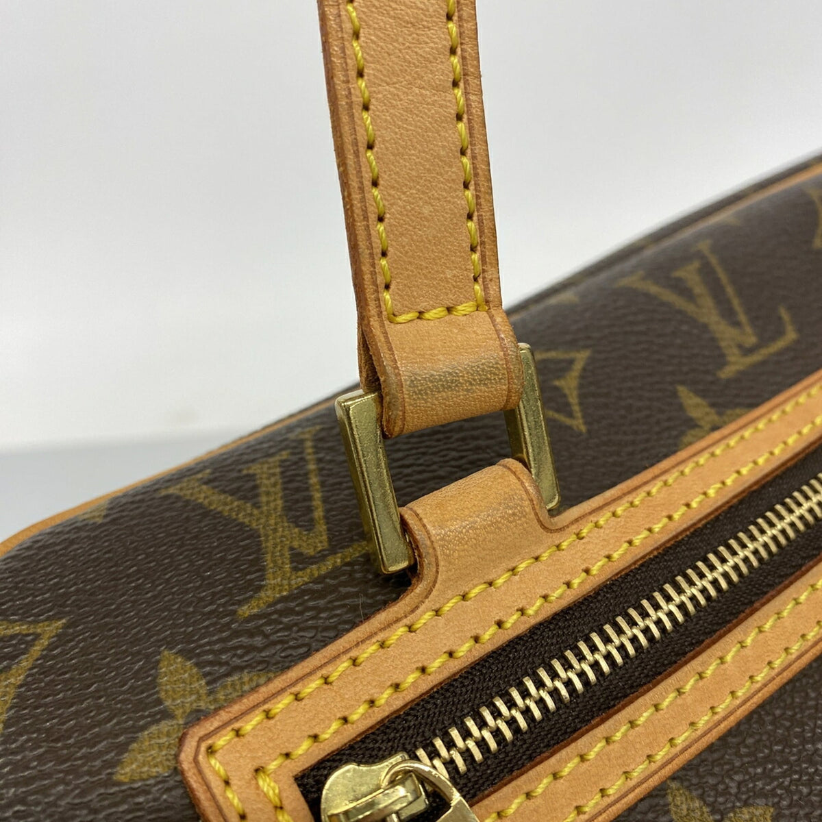 Louis Vuitton Brown Shoulder Bag (Pre-Owned)