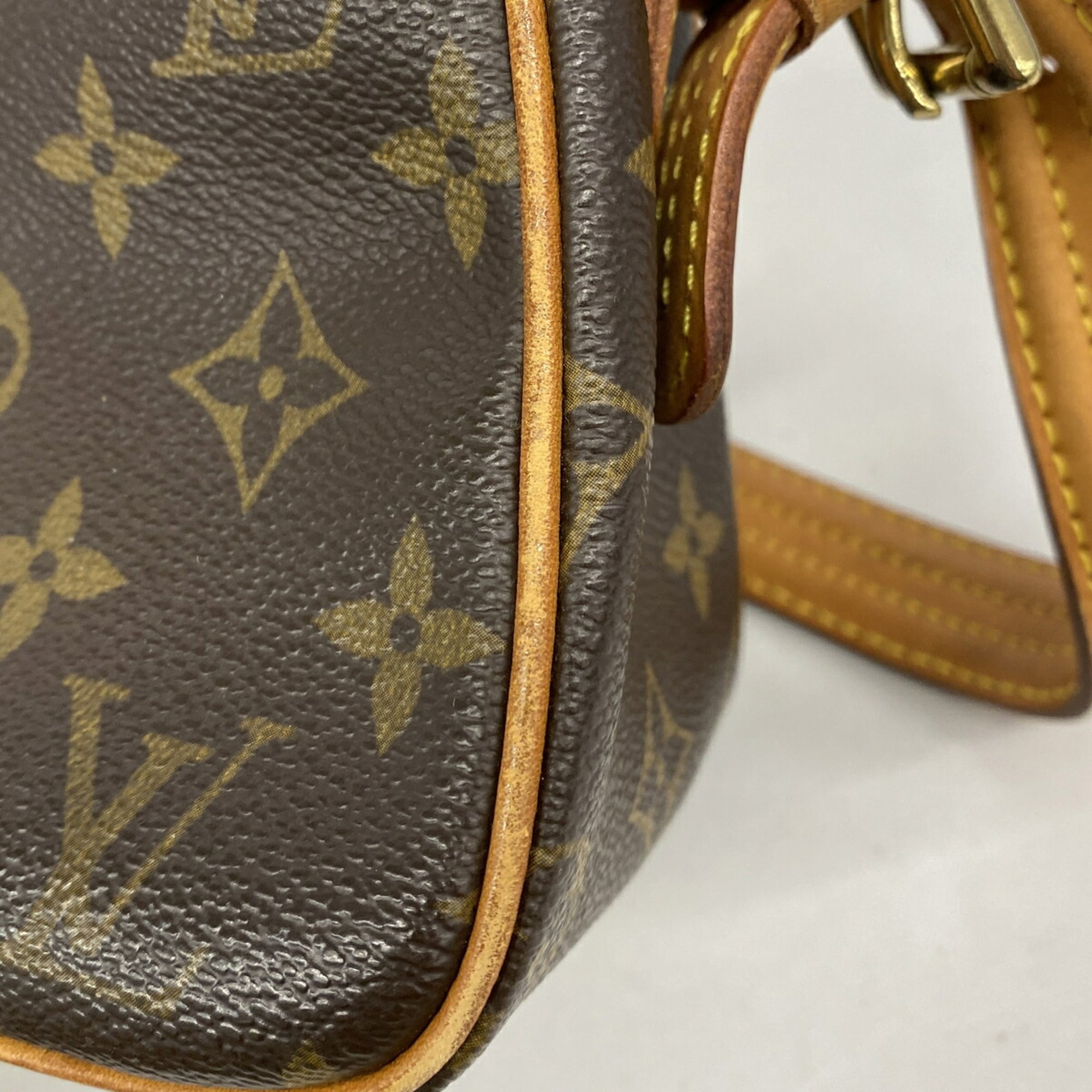 Louis Vuitton Brown Shoulder Bag (Pre-Owned)