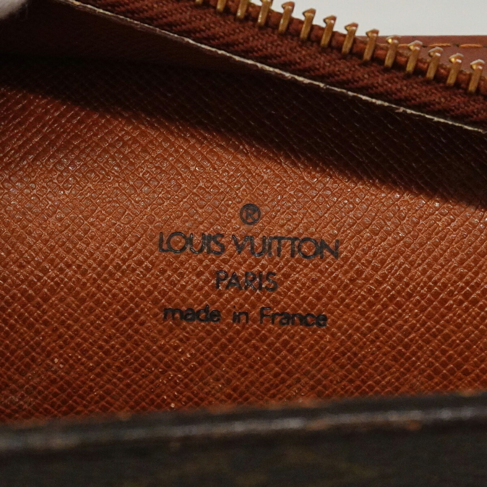 Louis Vuitton Brown Clutch Bag (Pre-Owned)