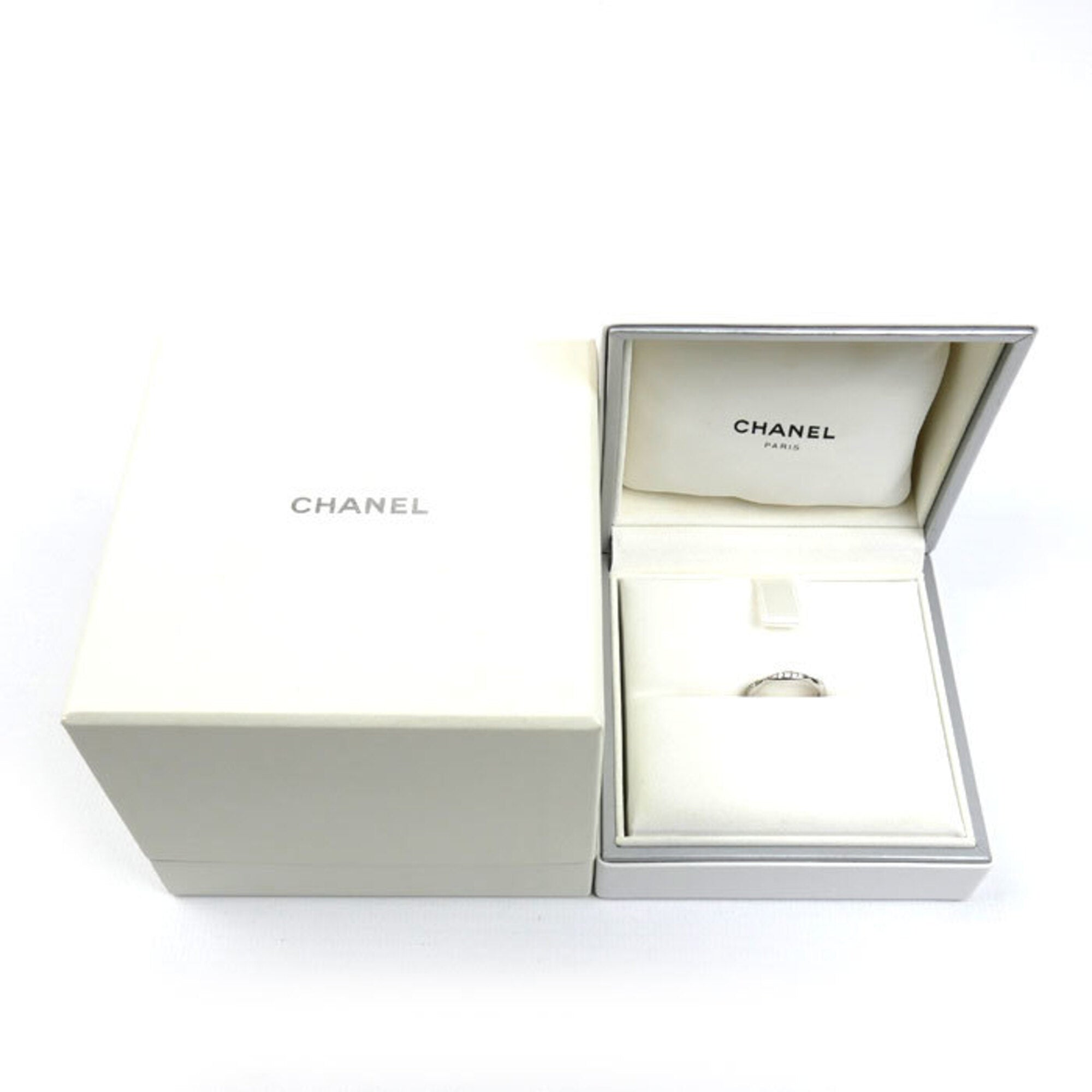 Chanel Platinum 950 Band Ring (Pre-Owned)