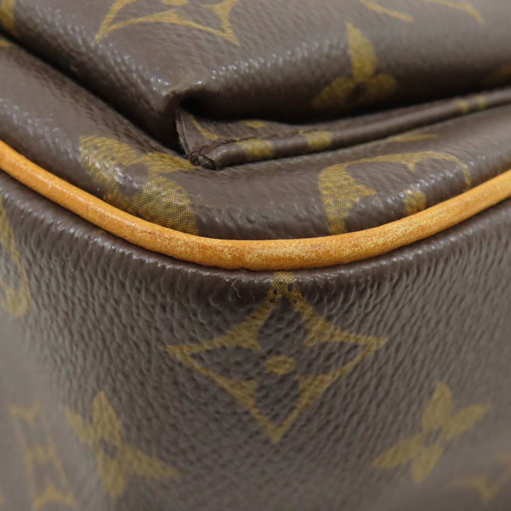 Louis Vuitton Monogram Monogram Shoulder Bag (Pre-Owned)