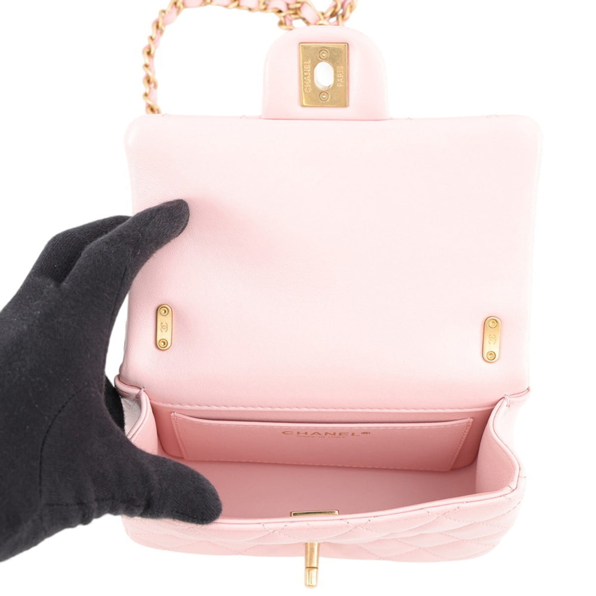 Chanel Pink Leather Shoulder Bag (Pre-Owned)