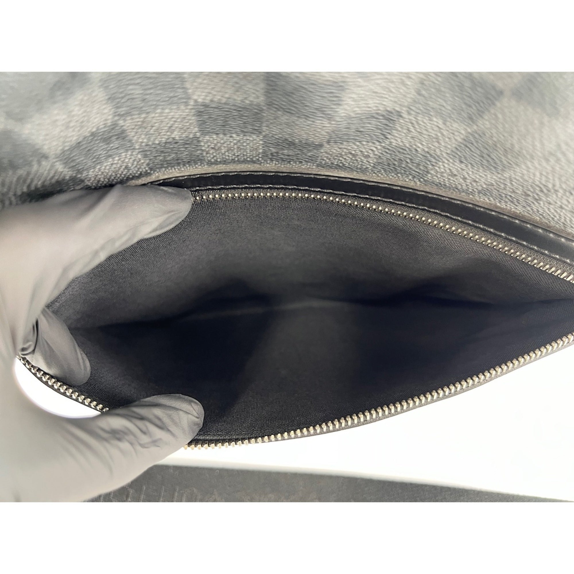 Louis Vuitton Black Shoulder Bag (Pre-Owned)
