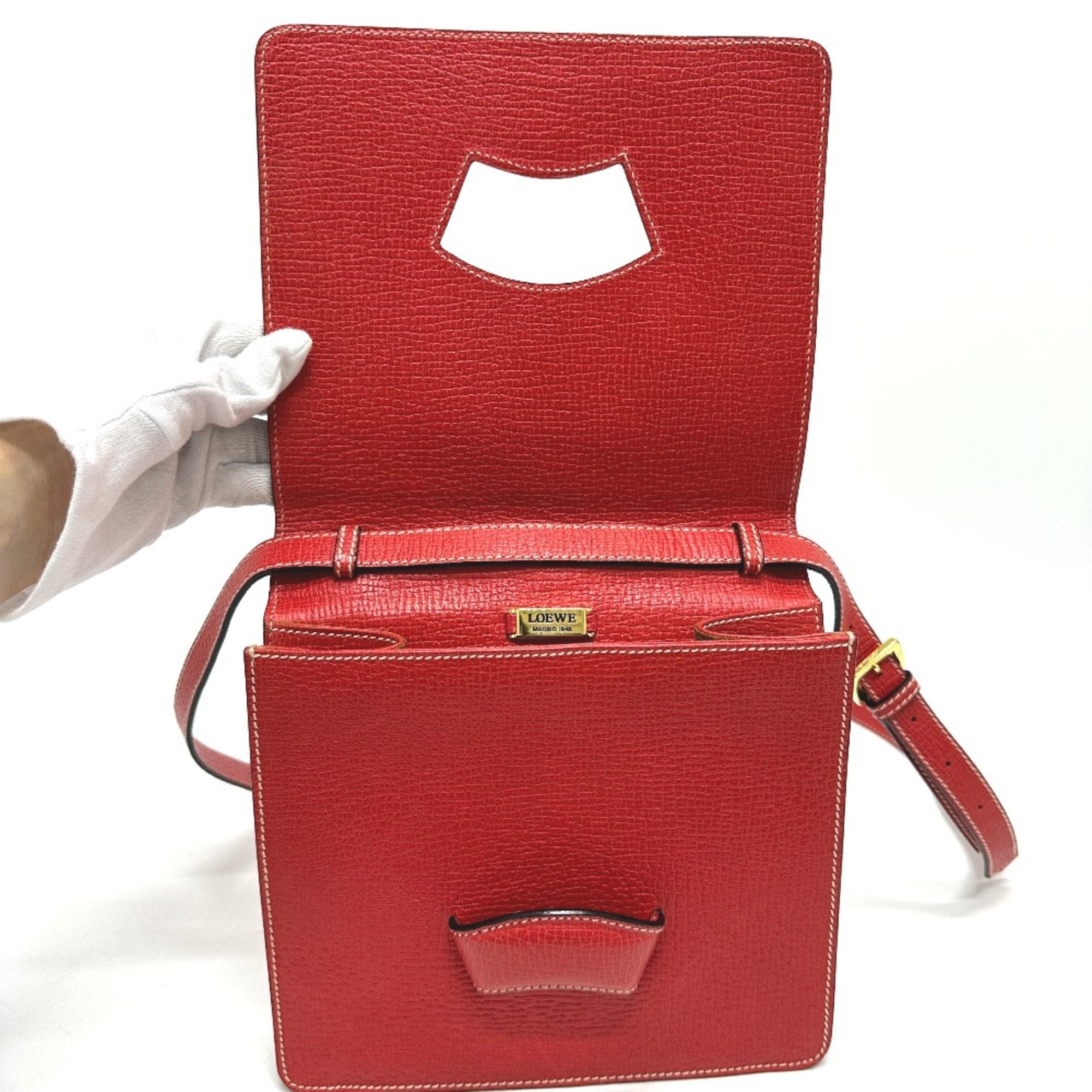Loewe Red Leather Handbag (Pre-Owned)