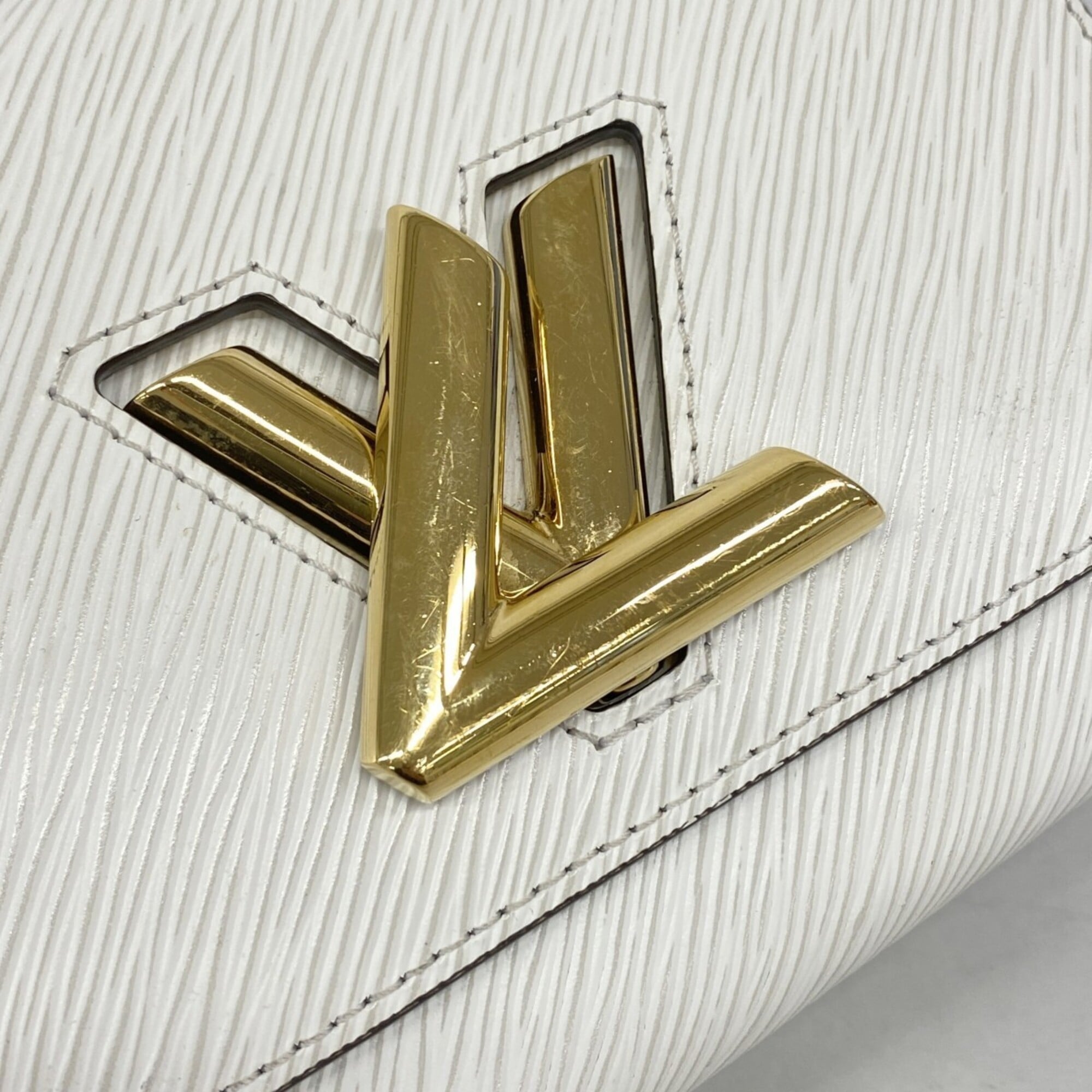Louis Vuitton Blanc Shoulder Bag (Pre-Owned)