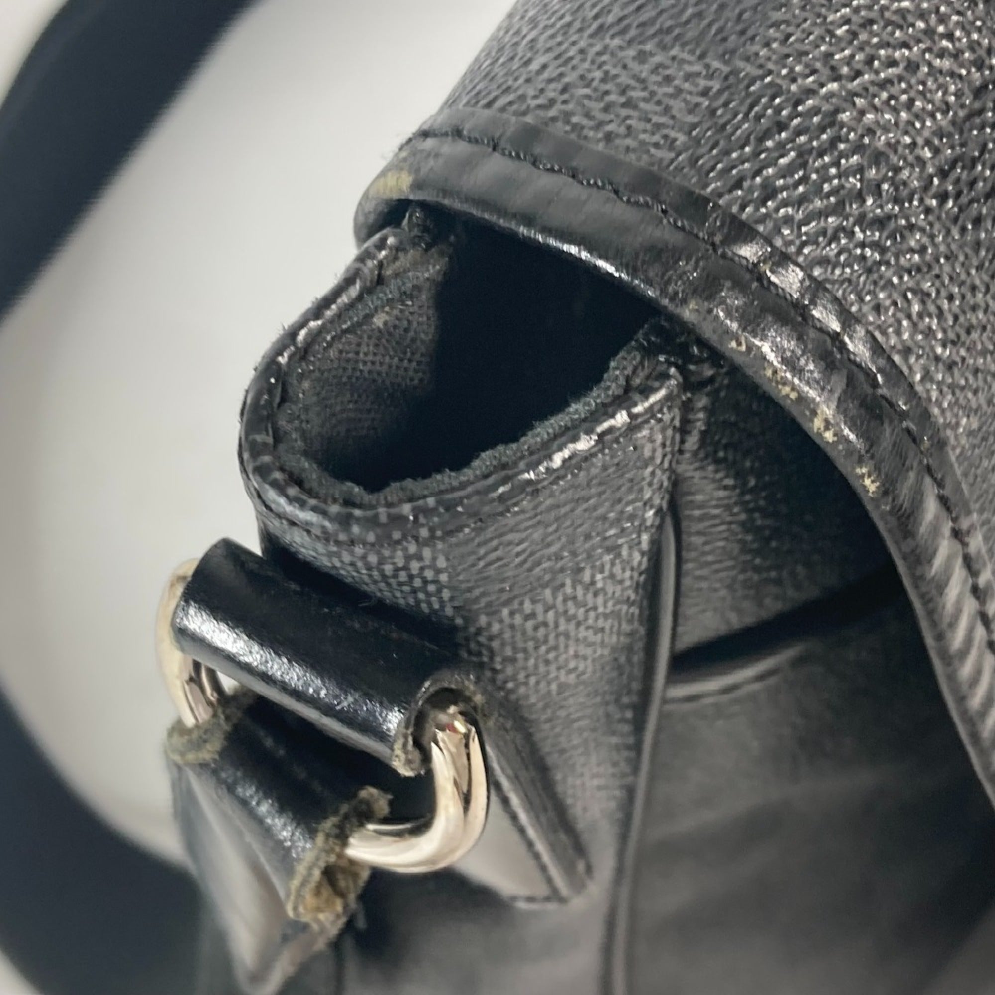 Louis Vuitton Black Damier Graphite Messenger Bag Shoulder Bag (Pre-Owned)