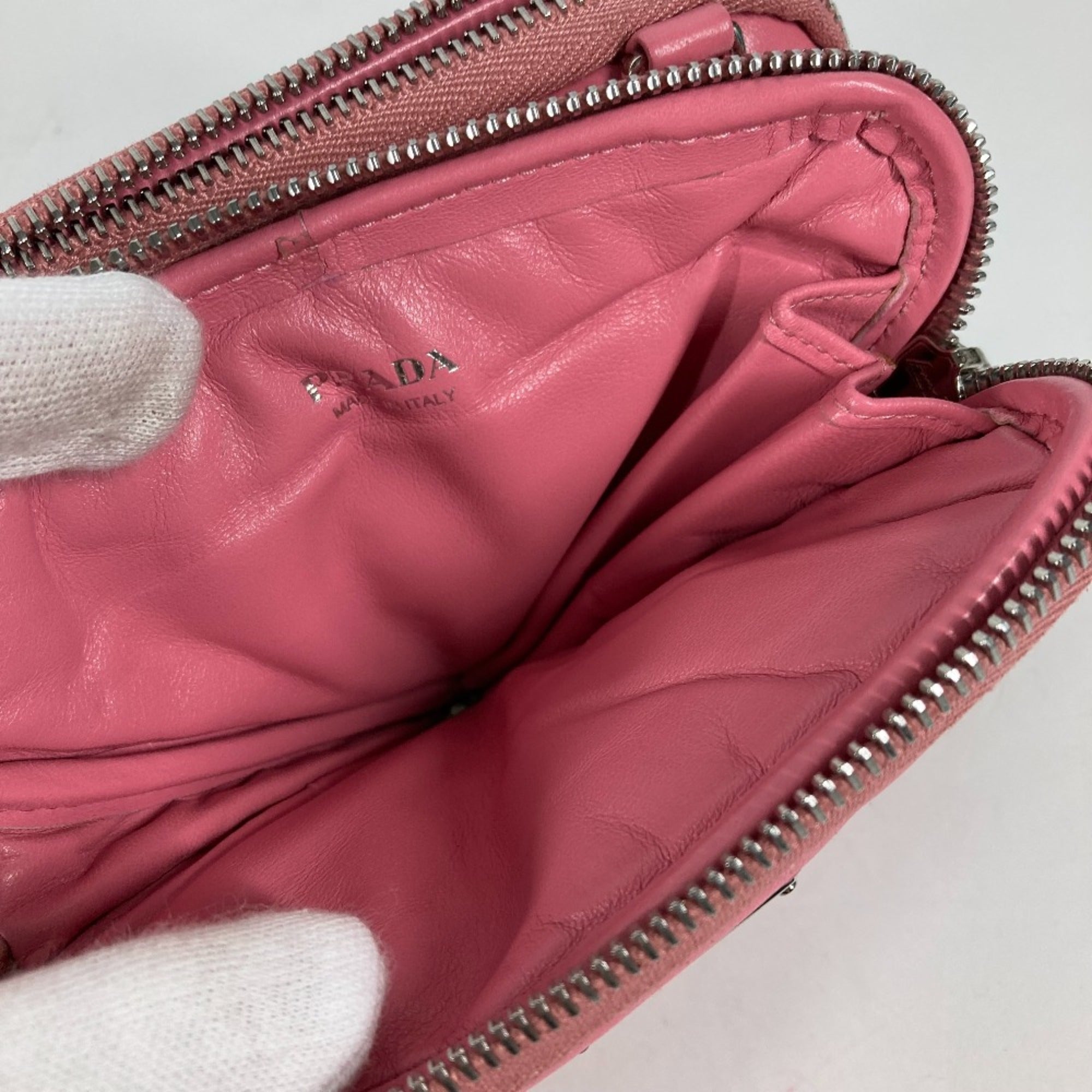Prada Pink Leather Shoulder Bag (Pre-Owned)