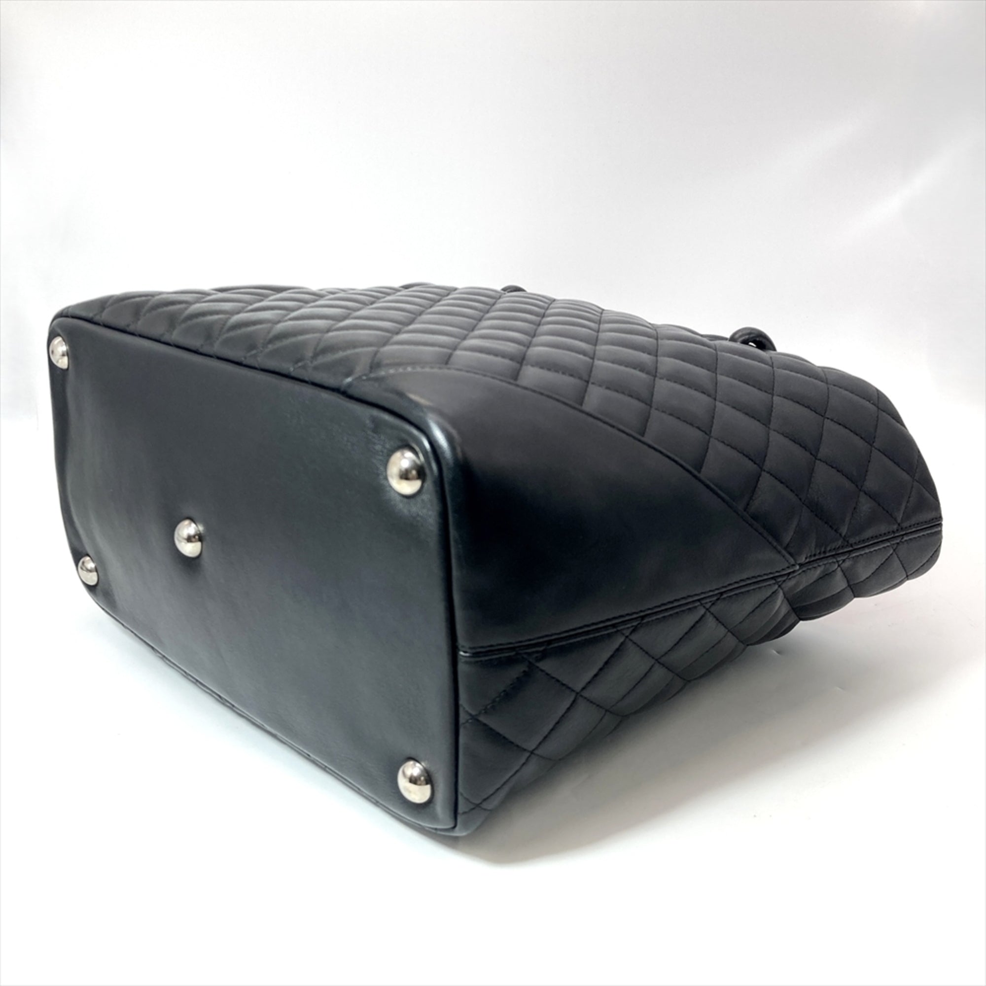 Chanel Black Leather Tote Bag (Pre-Owned)