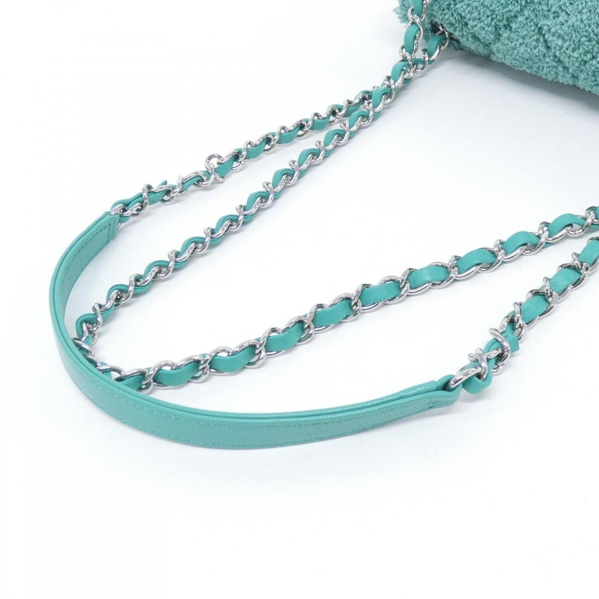 Chanel Green Shoulder Bag (Pre-Owned)