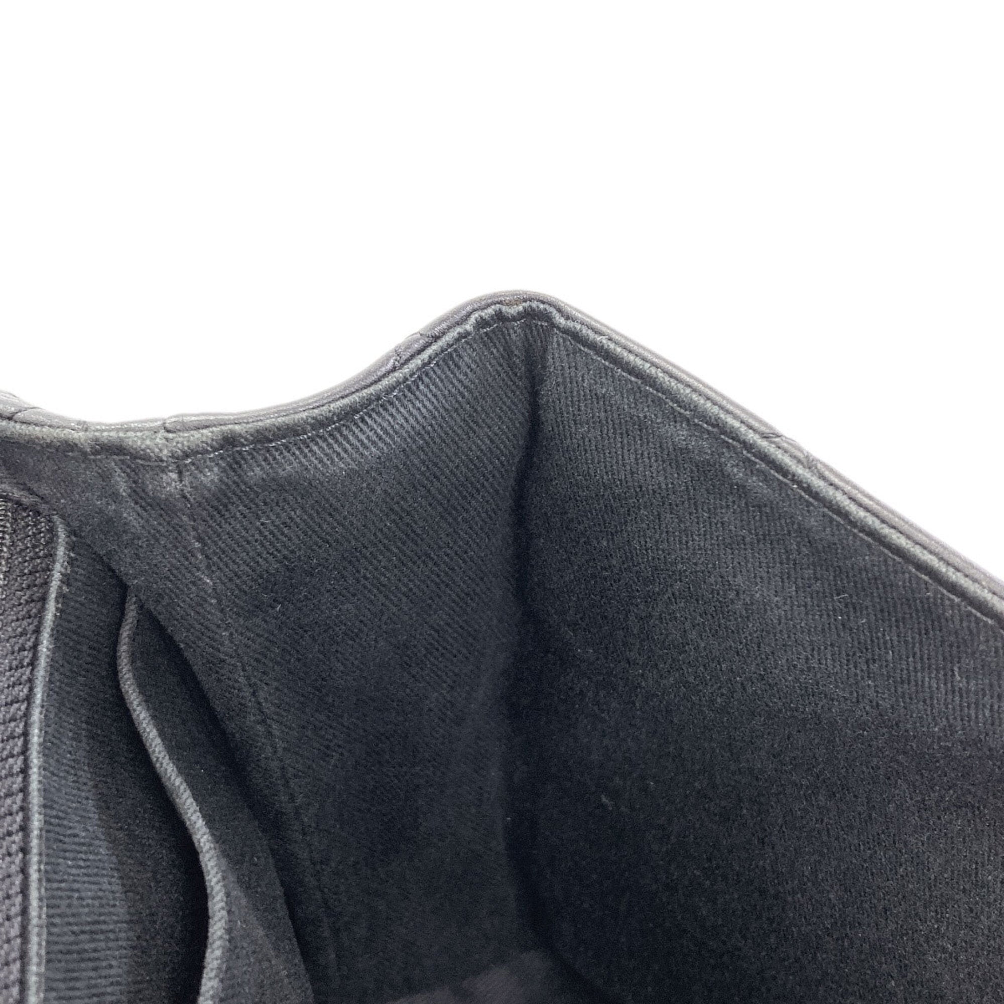 Chanel Black Leather Shoulder Bag (Pre-Owned)