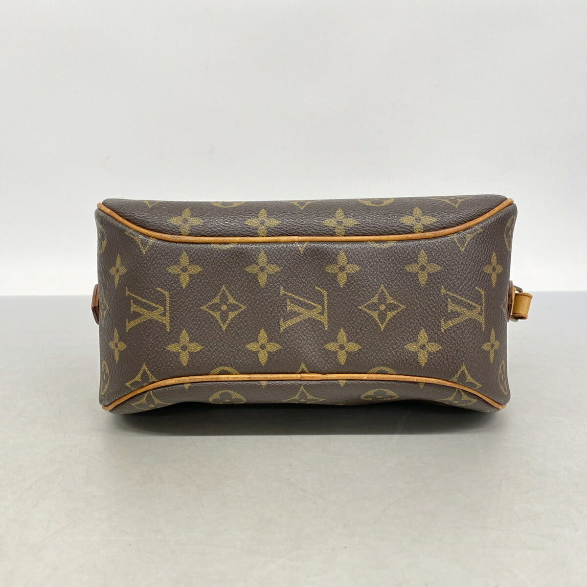Louis Vuitton Brown Shoulder Bag (Pre-Owned)