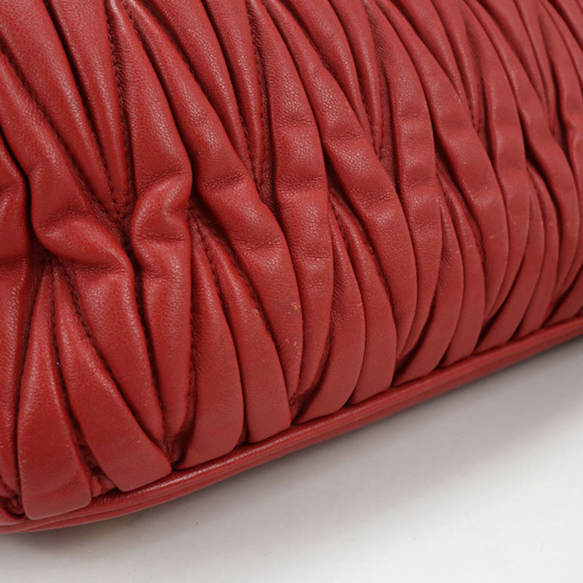 Miu Miu Red Color Leather Handbag (Pre-Owned)