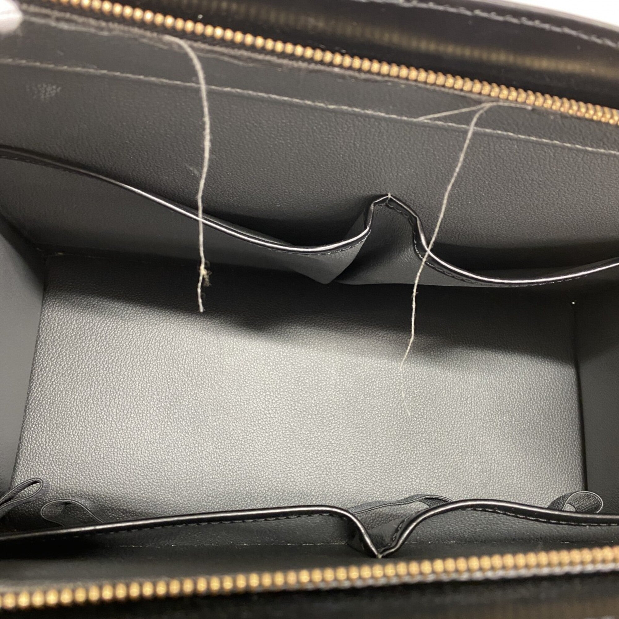 Louis Vuitton Noir Handbag (Pre-Owned)