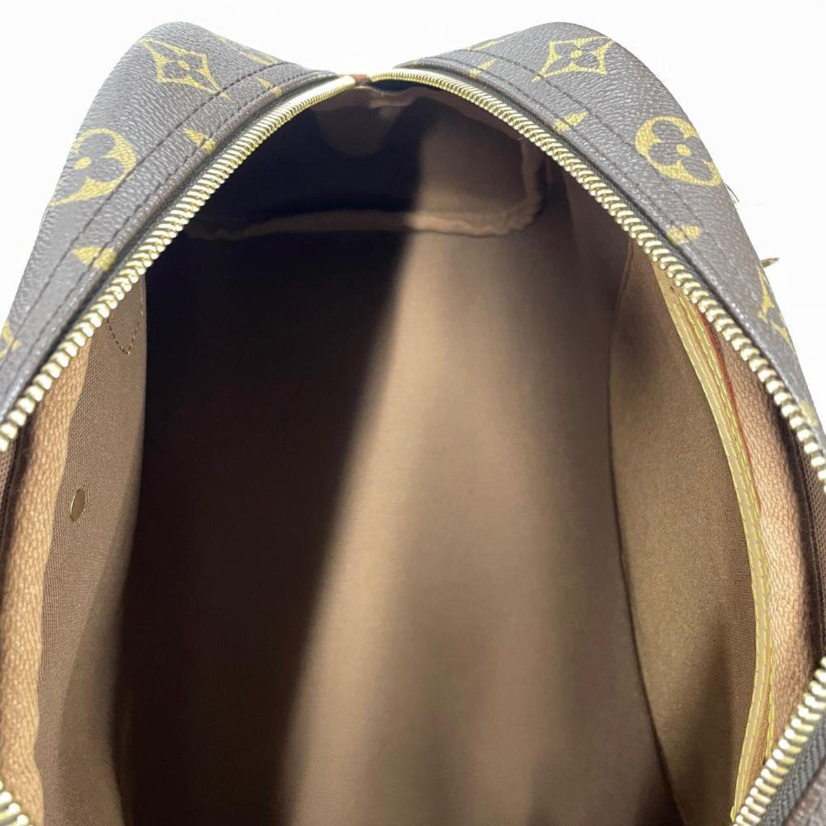 Louis Vuitton Brown Monogram Canvas Shoulder Bag (Pre-Owned)