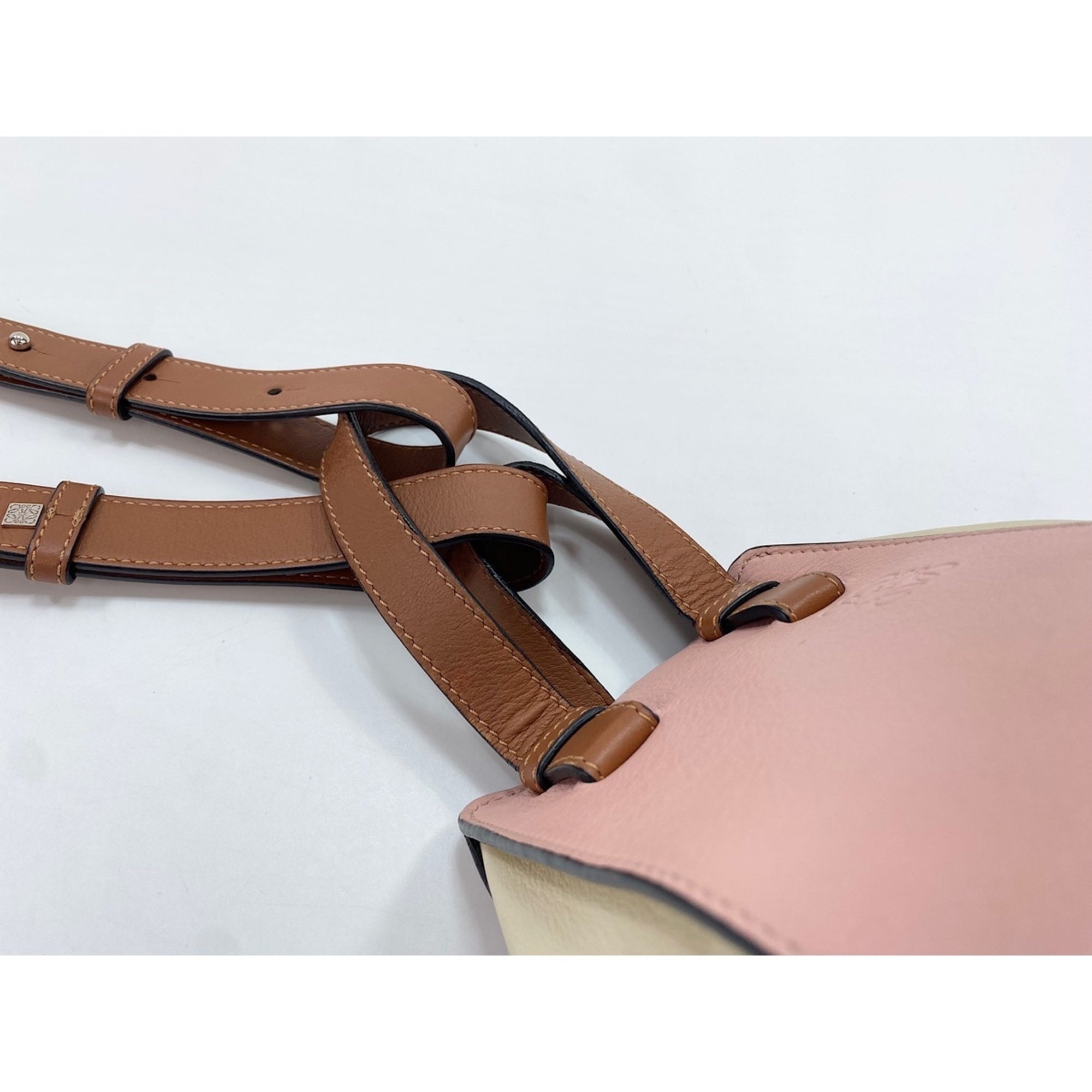 Loewe Pink Leather Shoulder Bag (Pre-Owned)