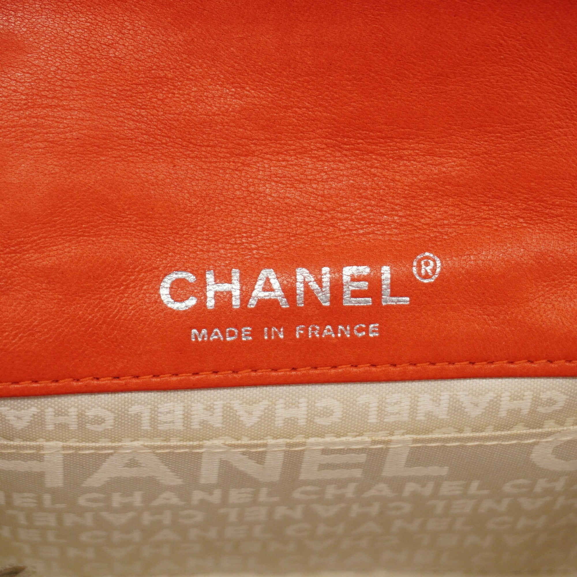 Chanel Red Color Leather Shoulder Bag (Pre-Owned)