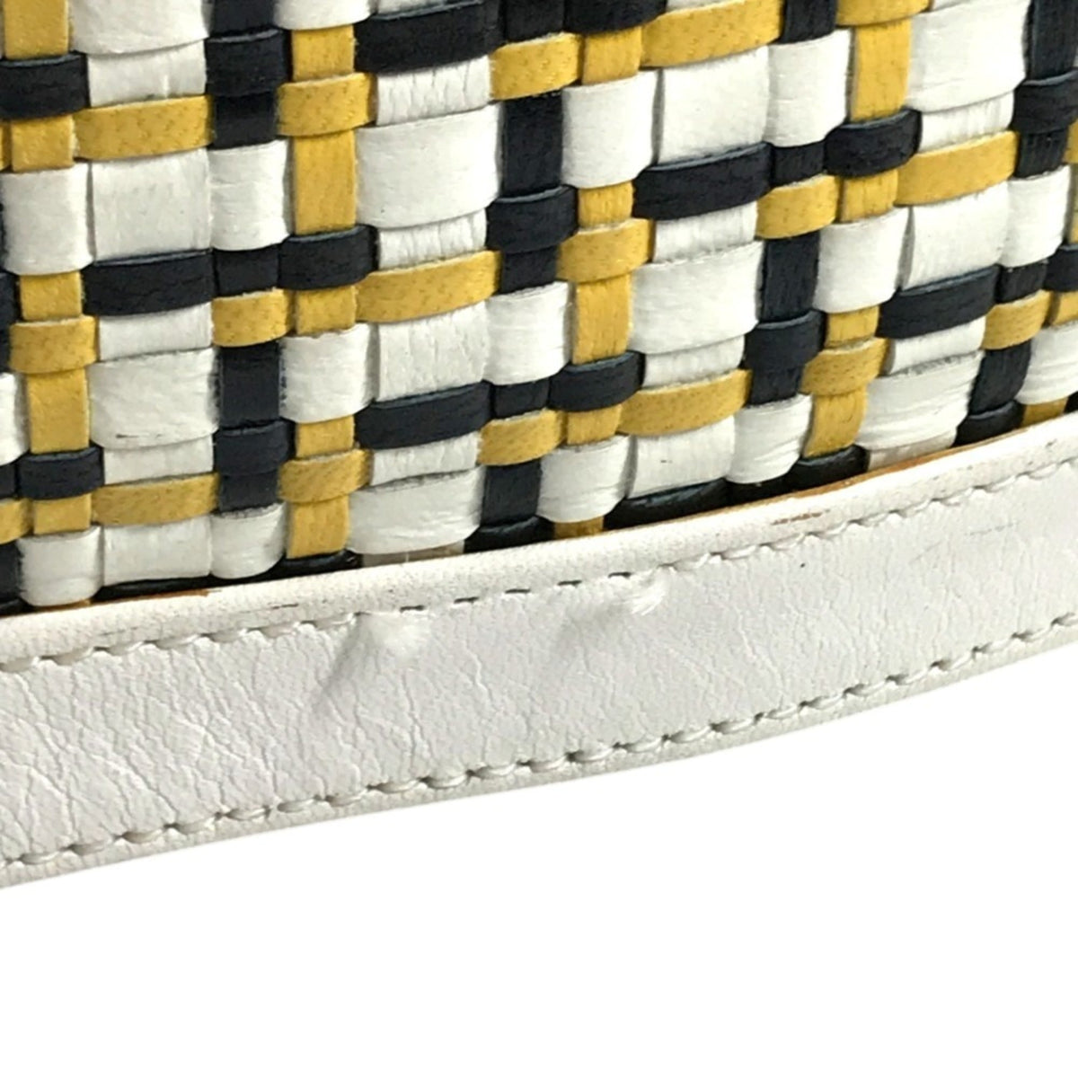 Gucci White Yellow Leather Shoulder Bag (Pre-Owned)