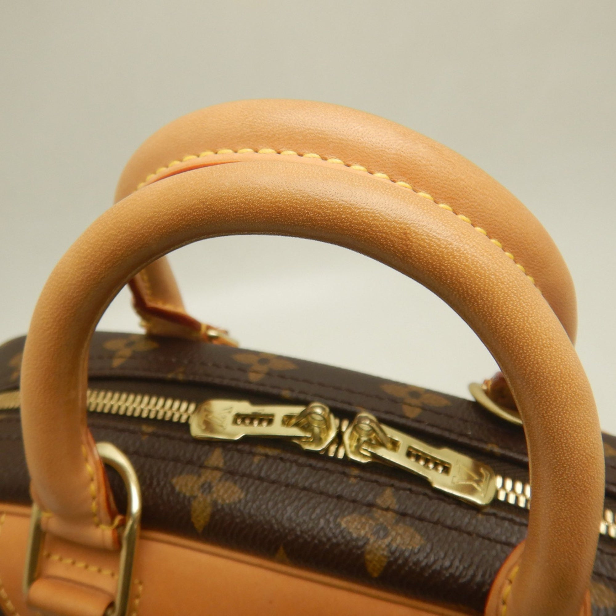 Louis Vuitton Brown Monogram Monogram Canvas Handbag (Pre-Owned)
