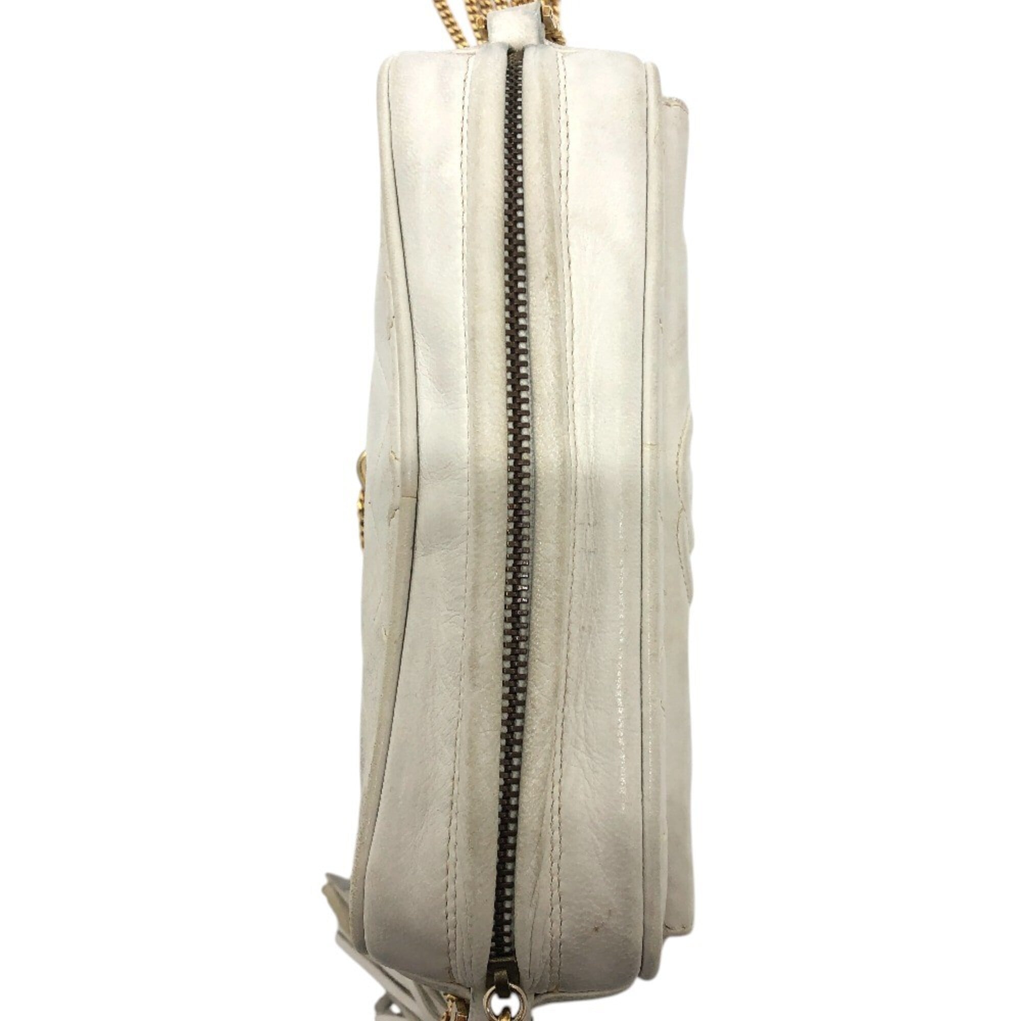 Chanel White Leather Pochette Shoulder Bag (Pre-Owned)