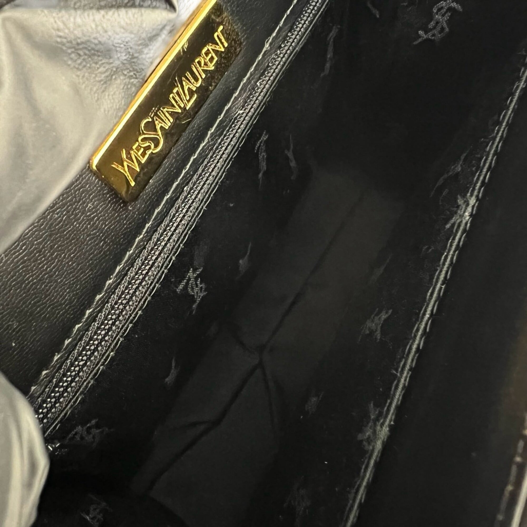 Yves Saint Laurent Black Leather Handbag (Pre-Owned)