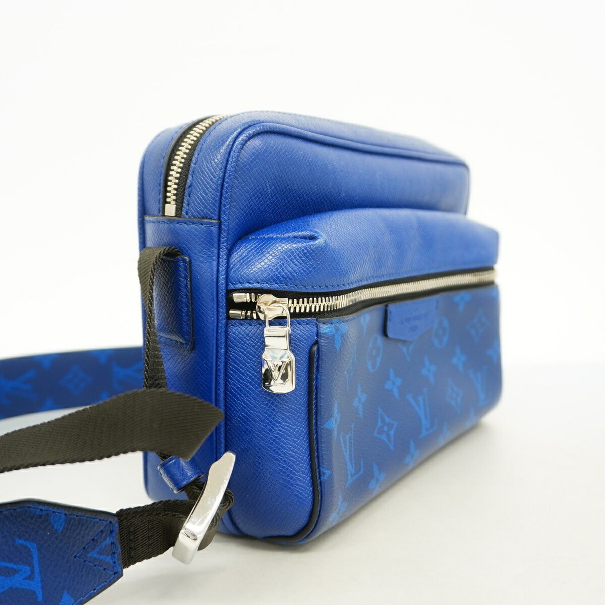 Louis Vuitton Cobalt Shoulder Bag (Pre-Owned)