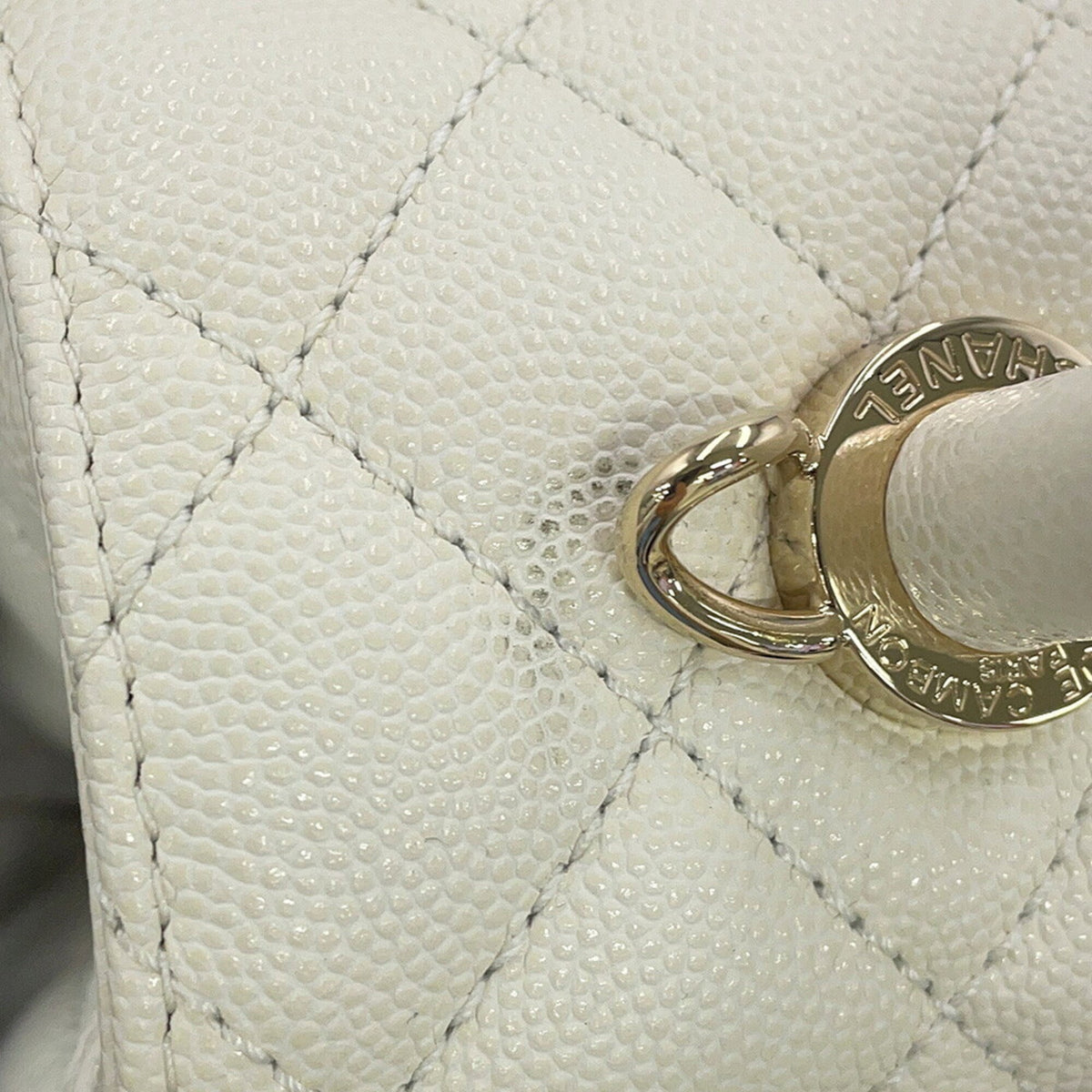 Chanel Matelasse White Grained Calfskin Handbag (Pre-Owned)