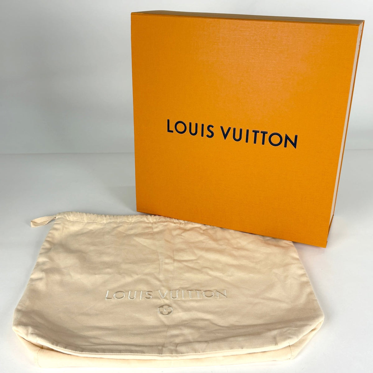 Louis Vuitton Black Noir Leather Handbag Shoulder Bag (Pre-Owned)