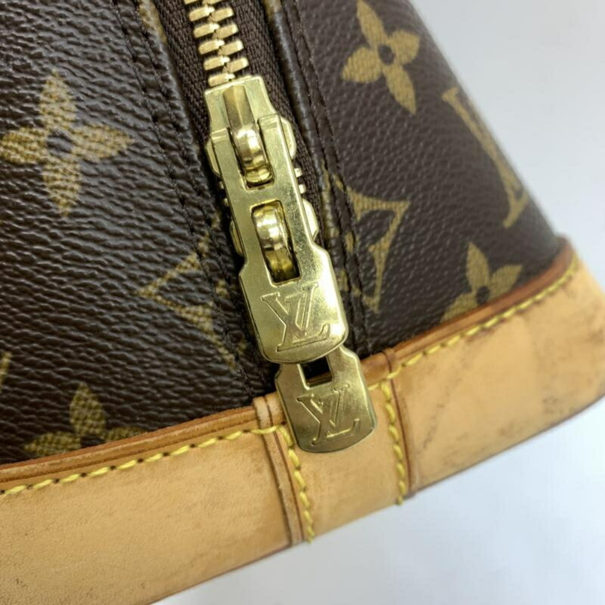 Louis Vuitton Handbag (Pre-Owned)