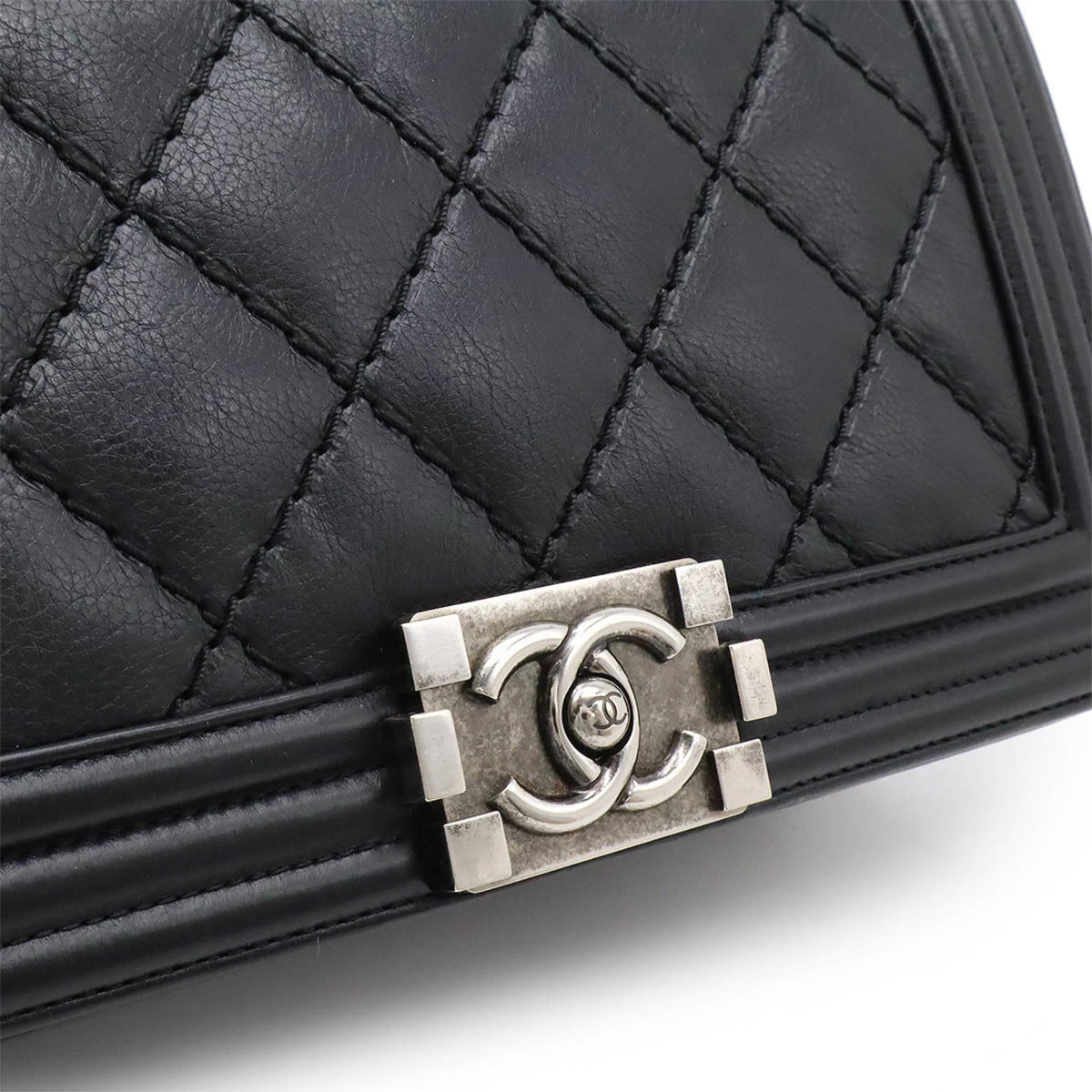 Chanel Wild Stitch Black Leather Shoulder Bag (Pre-Owned)