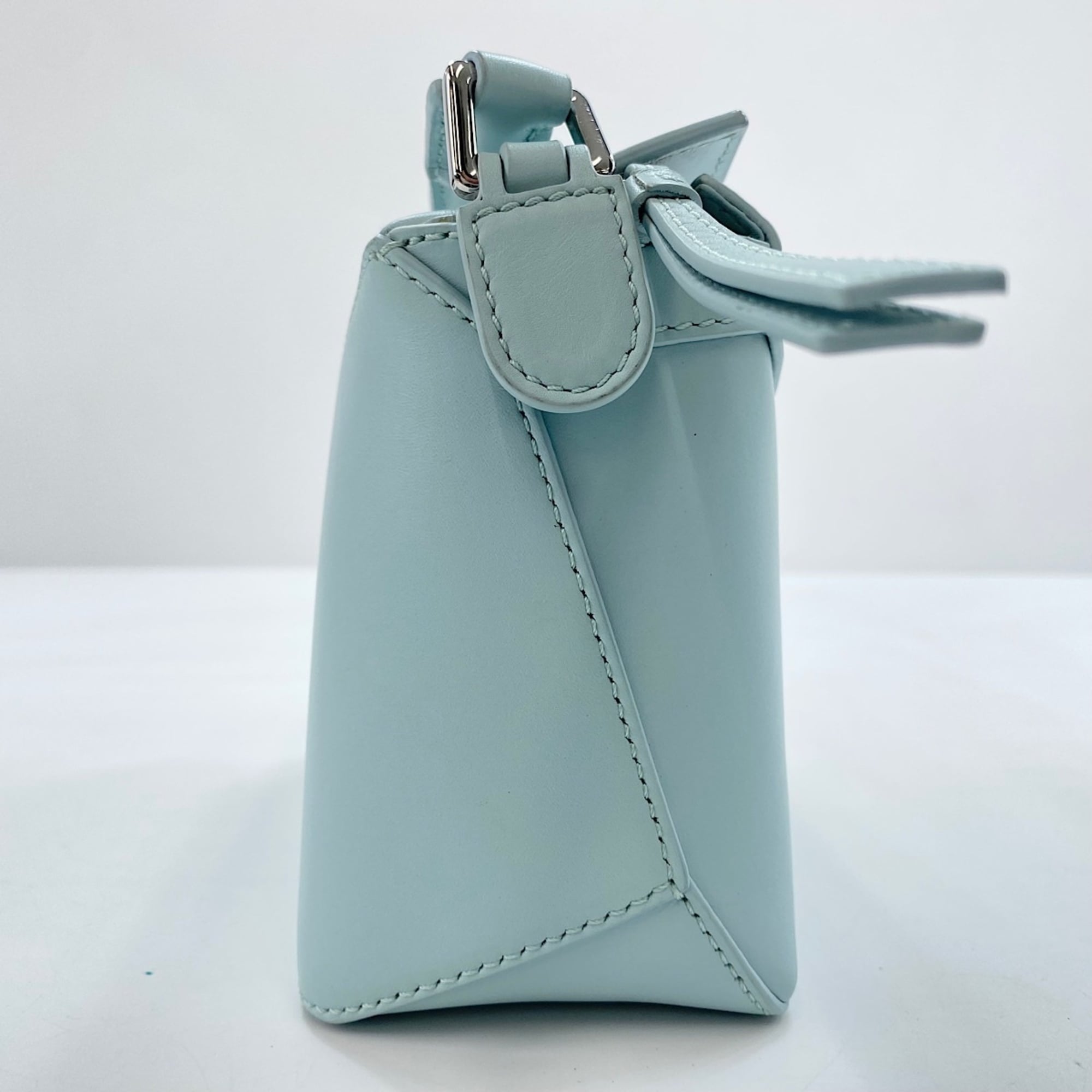 Loewe Blue Leather Handbag (Pre-Owned)